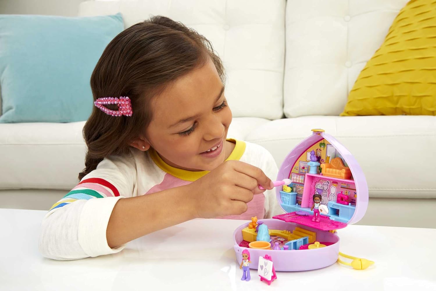 Polly Pocket Starring Shani Art Studio Compact - Fashionable Miniature Makeup Case for Girls, Perfect for Travel & Play