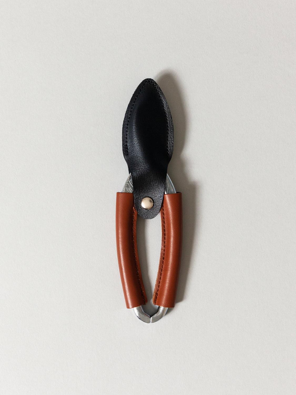 Premium Japanese Leather Ikebana Scissors - Sharp Floral Shears for Flower Arranging, Bonsai & Ikebana Art - Perfect for Gardeners, Florists & DIY Enthusiasts