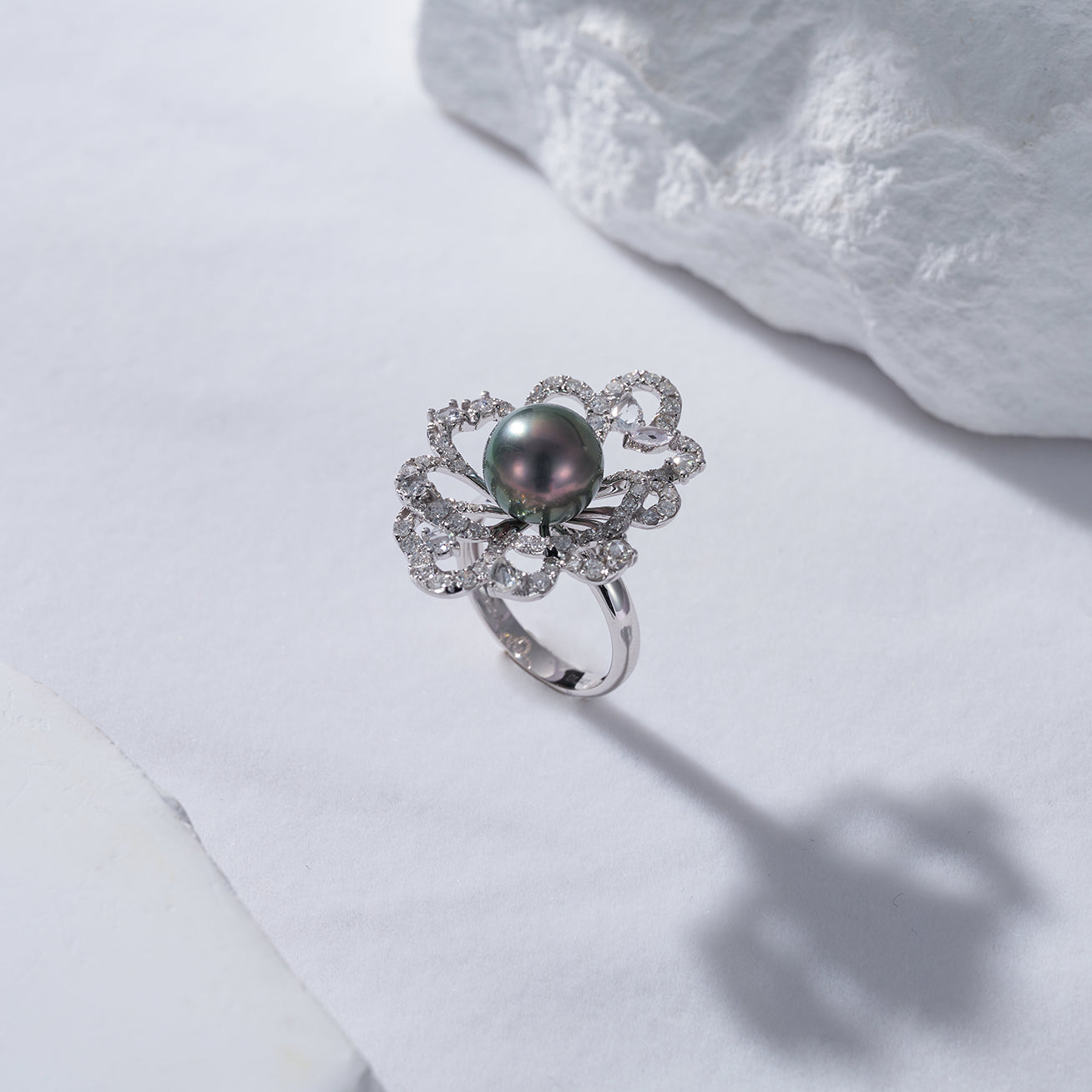 18K Gold Diamond Tahitian Pearl Ring for Women - Elegant Luxury Jewelry Gift for Anniversary, Engagement & Special Occasions