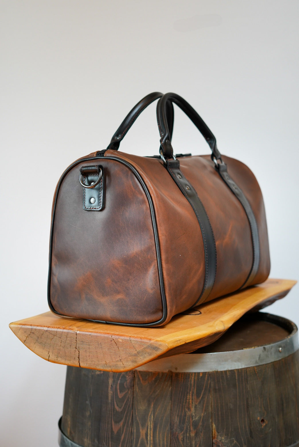 Premium Overnight Duffle Bag for Travel & Gym - Cinnamon Brown with Cigar Black Accents - Water-Resistant Weekender Bag for Men & Women - Perfect for Business Trips, Workouts & Weekend Getaways