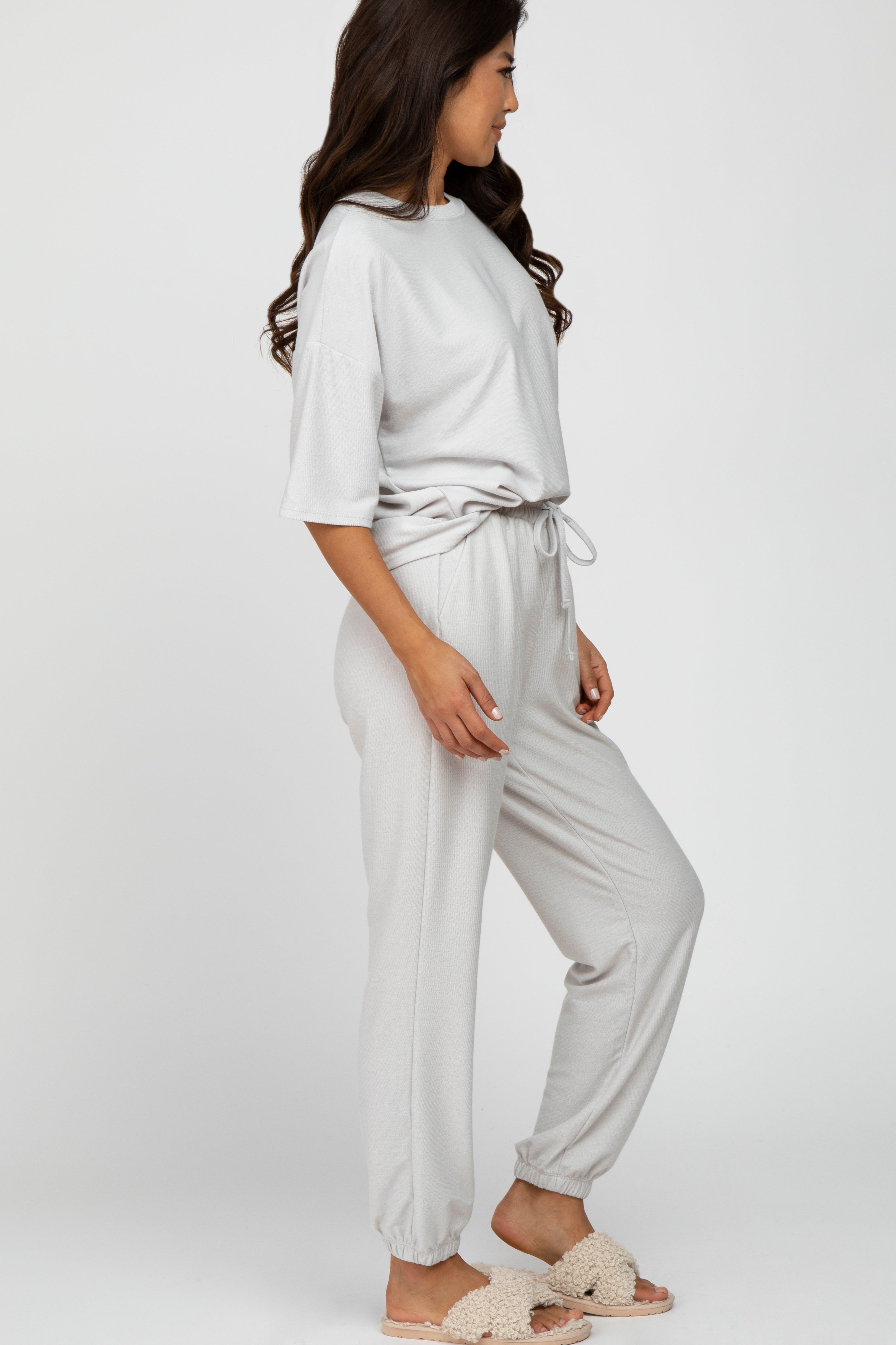 Cozy Beige Jogger Lounge Set for Women - Soft Cotton Loungewear Pants & Top Comfy Outfit - Perfect for Relaxing at Home, Yoga, or Running Errands