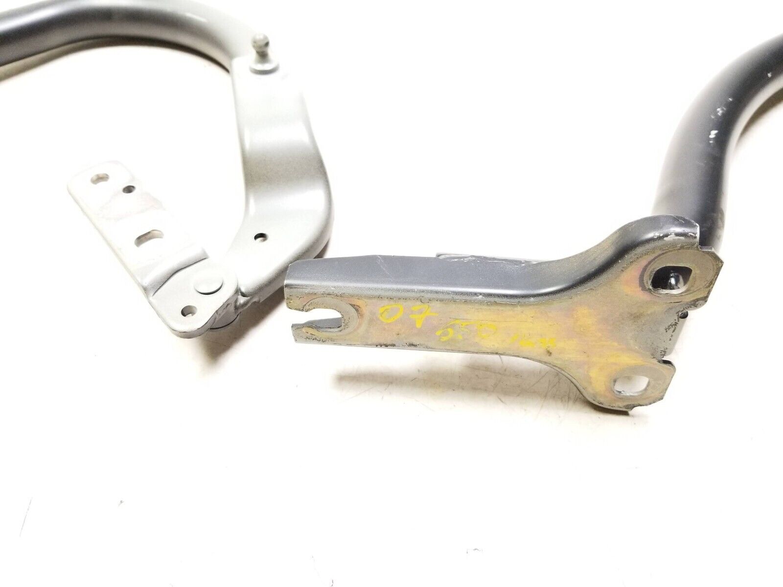 2006-2010 BMW 650i Trunk Lid Hinge Pair - OEM Replacement Parts for Smooth Trunk Operation | Perfect for Car Repair & Maintenance