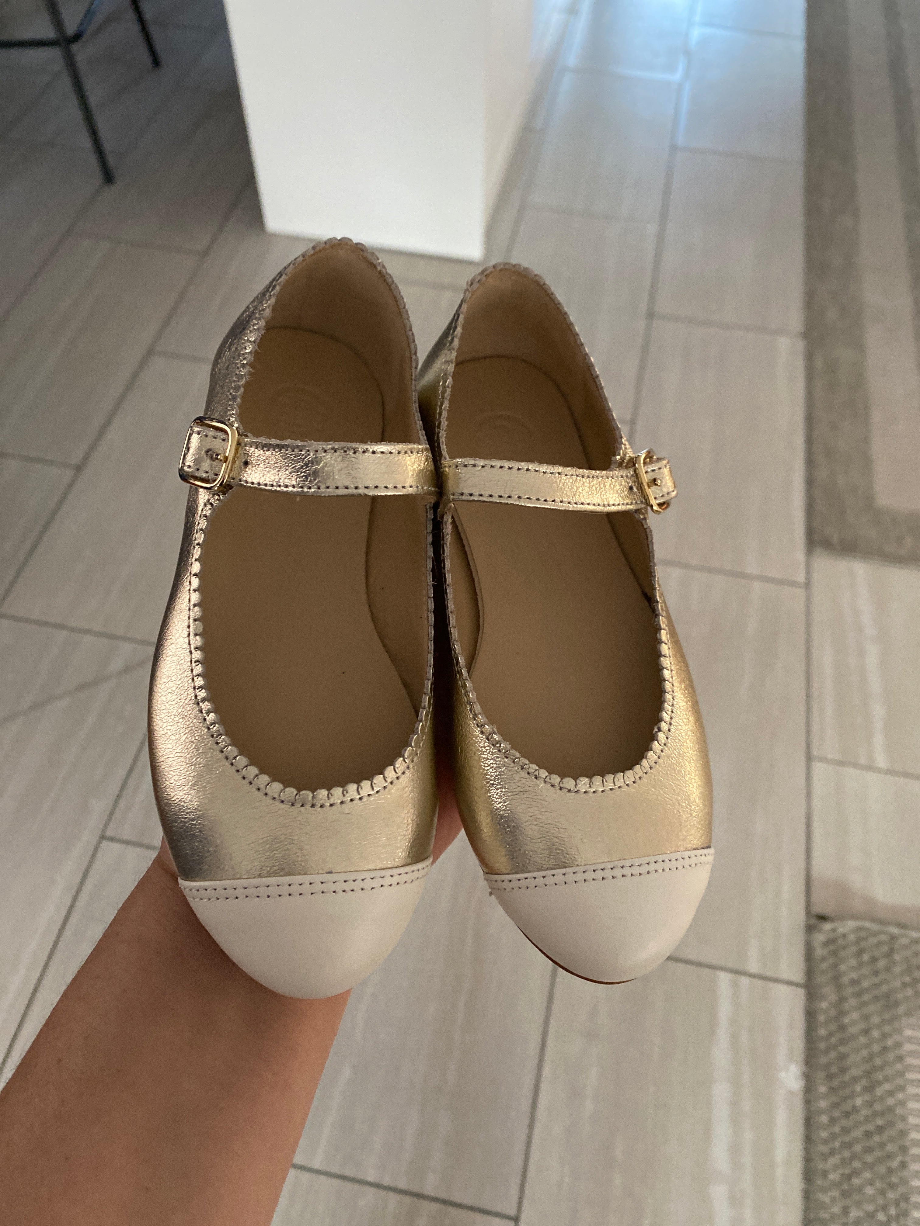 Blublonc Gold and Cream Scalloped Mary Jane Shoes for Women - Elegant Vintage Style Comfortable Flats - Perfect for Weddings, Parties & Everyday Wear