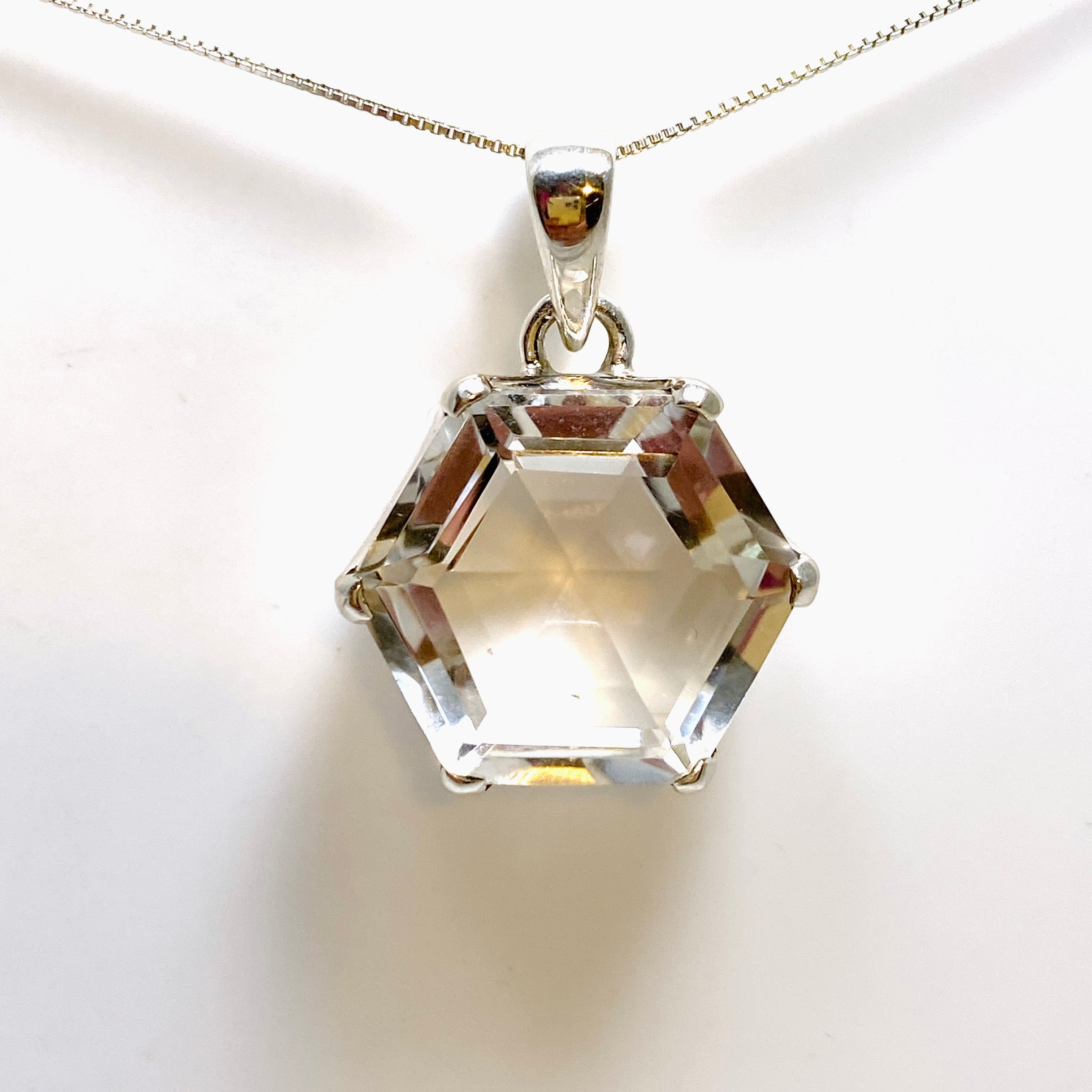 Natural Clear Quartz Hexagon Faceted Pendant Necklace - Elegant Healing Crystal Jewelry for Women - Perfect for Meditation, Yoga & Spiritual Gifts