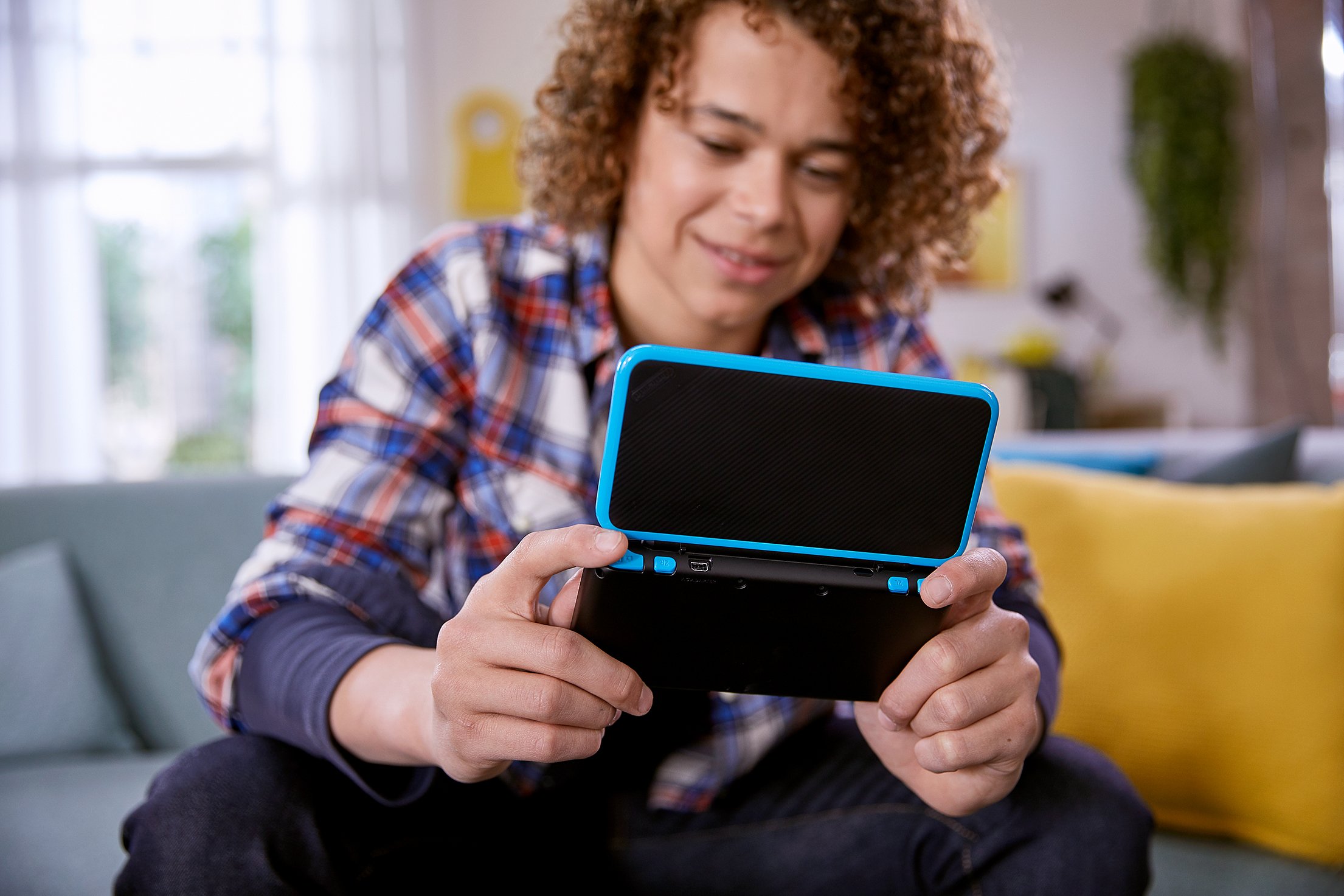 Nintendo New 2DS XL Handheld Gaming Console - Black/Turquoise (2DS) | Portable Game System for Kids & Adults | Perfect for Travel, Commuting & Home Entertainment