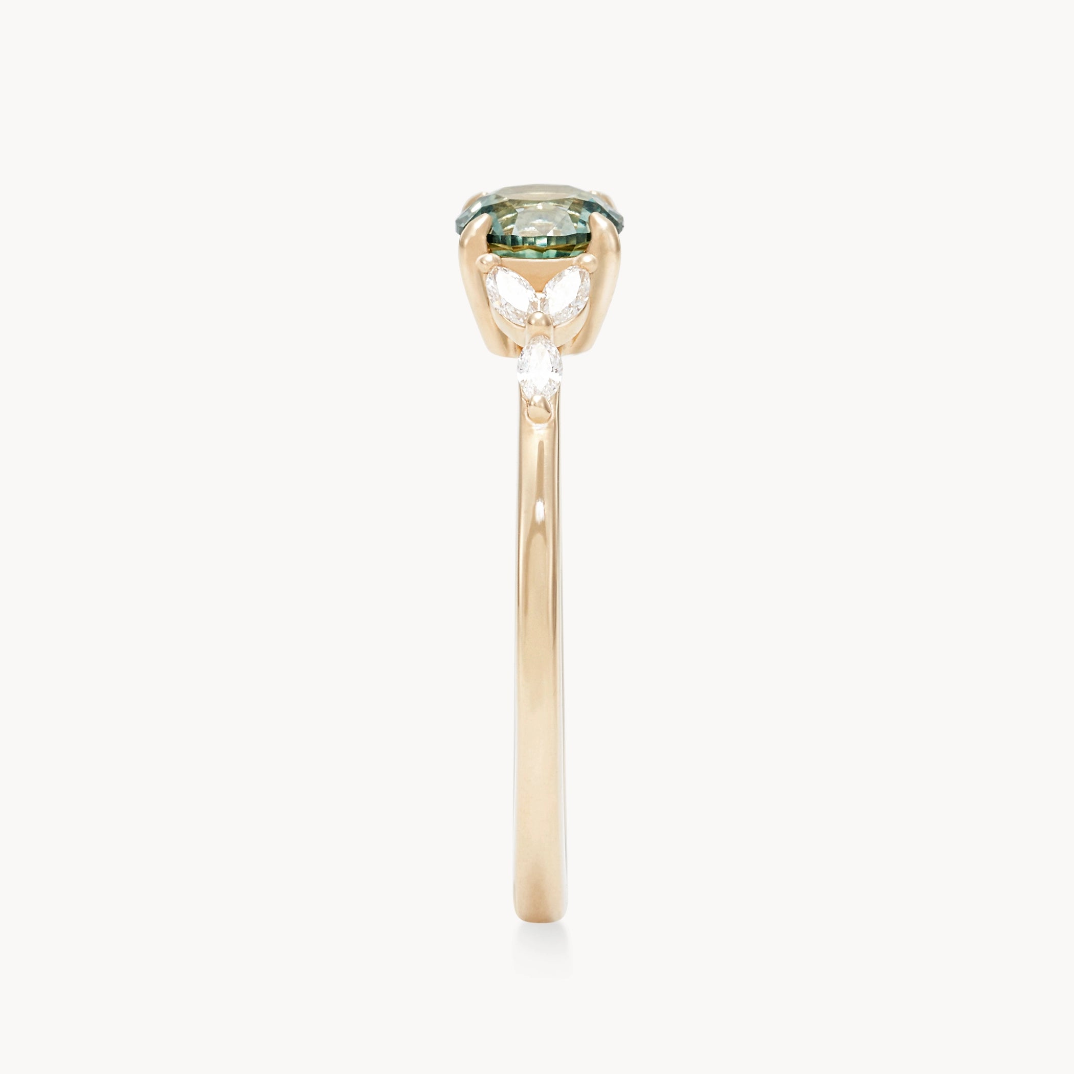 Unique 14K Yellow Gold Engagement Ring with Round Sapphire & Brilliant Diamonds – Perfect for Proposals, Anniversaries & Special Occasions