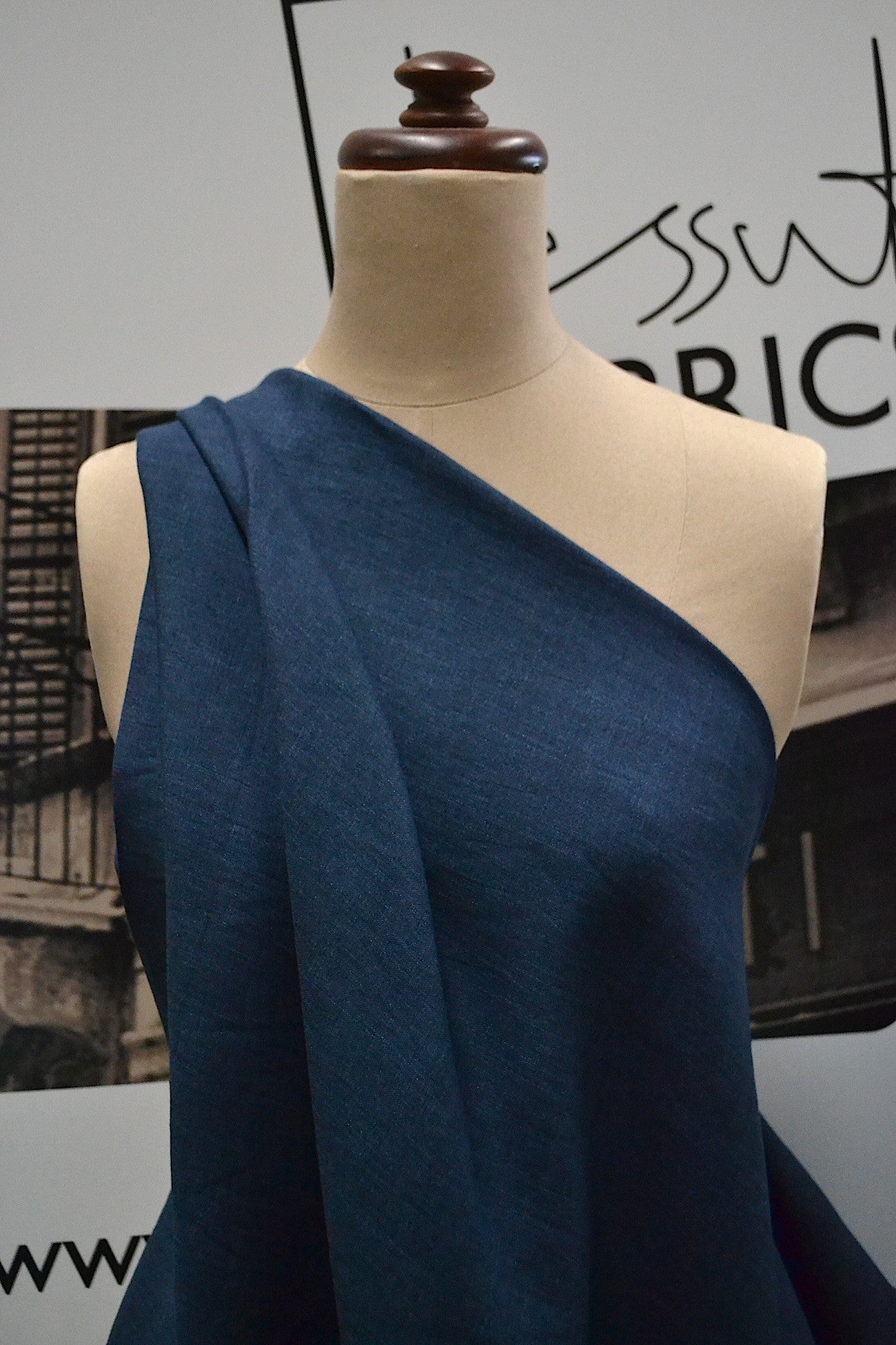 Blu Mare Lino - Premium Italian Linen Fabric for Fashion & Home Decor | Perfect for Dresses, Curtains & Tablecloths
