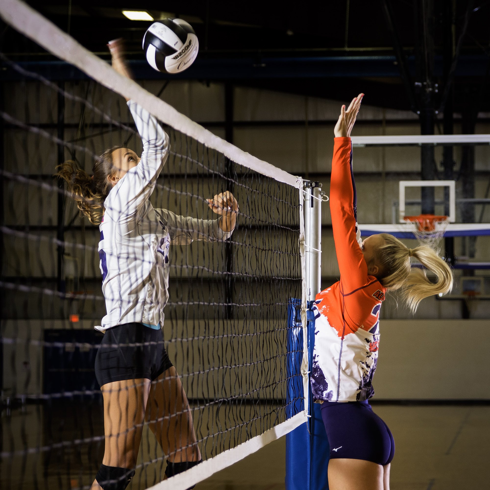 Champion Sports Official Volleyball Net Set for Indoor & Outdoor Games - Regulation Size Volleyball Net with Poles & Accessories - Perfect for Beach, Backyard, Gym & School Volleyball Practice