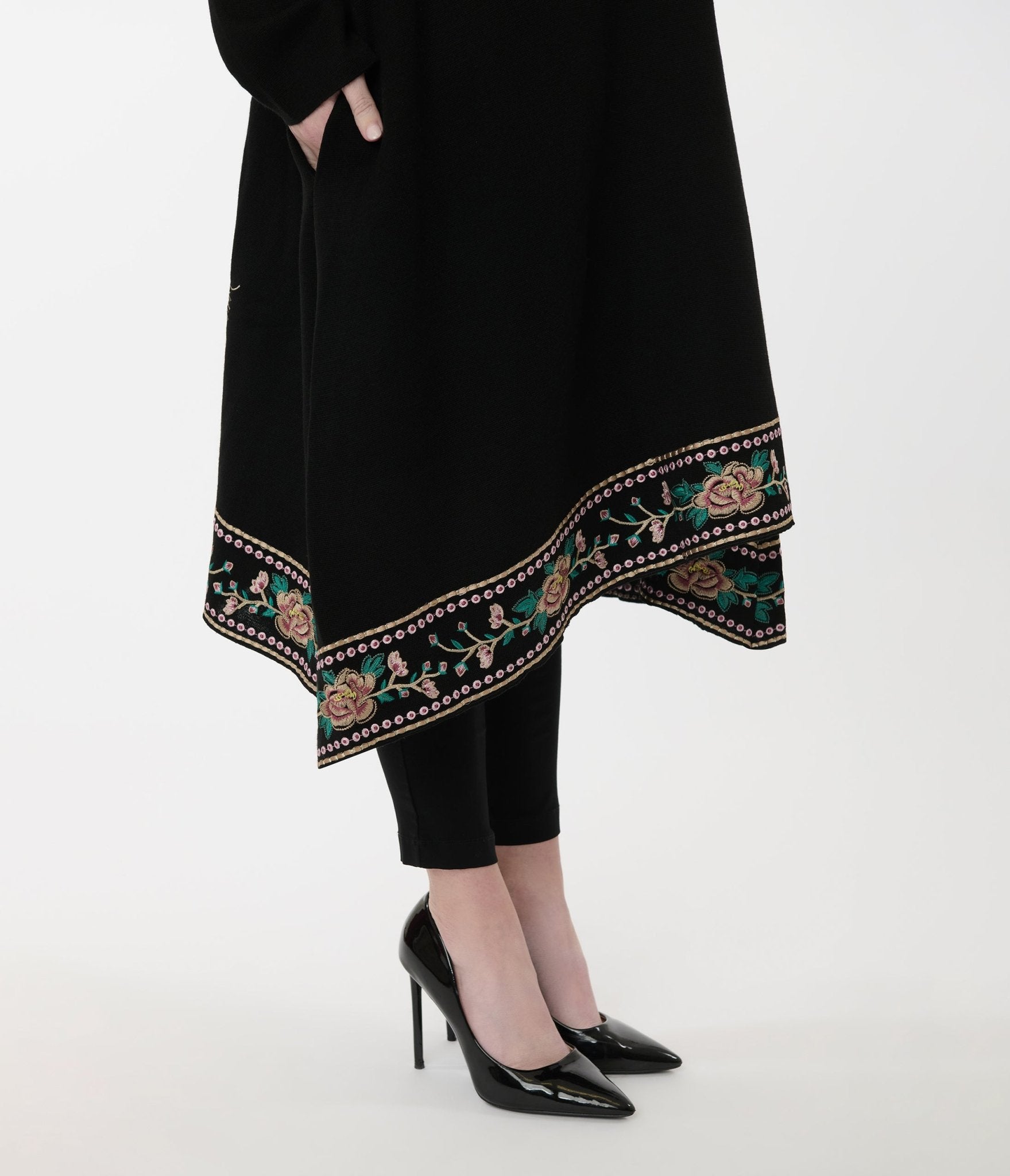 Vintage 1920s Black Peacock & Roses Embroidered Knit Scarf Coat - Elegant Floral Shawl for Women, Perfect for Evening Parties, Weddings & Special Occasions