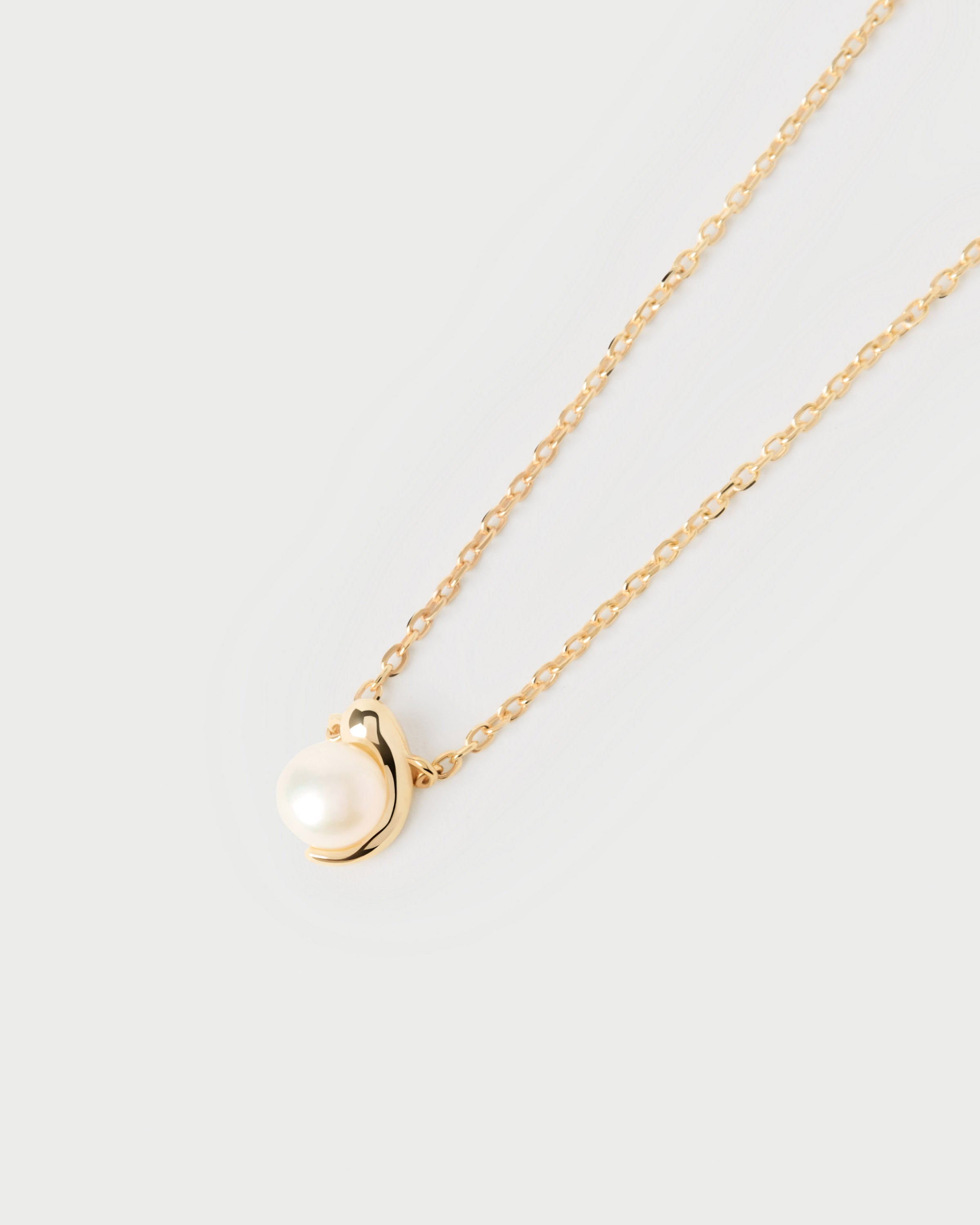 GRID La Perla Solitary Necklace - Elegant Minimalist Pendant for Women, Perfect for Date Nights & Special Occasions