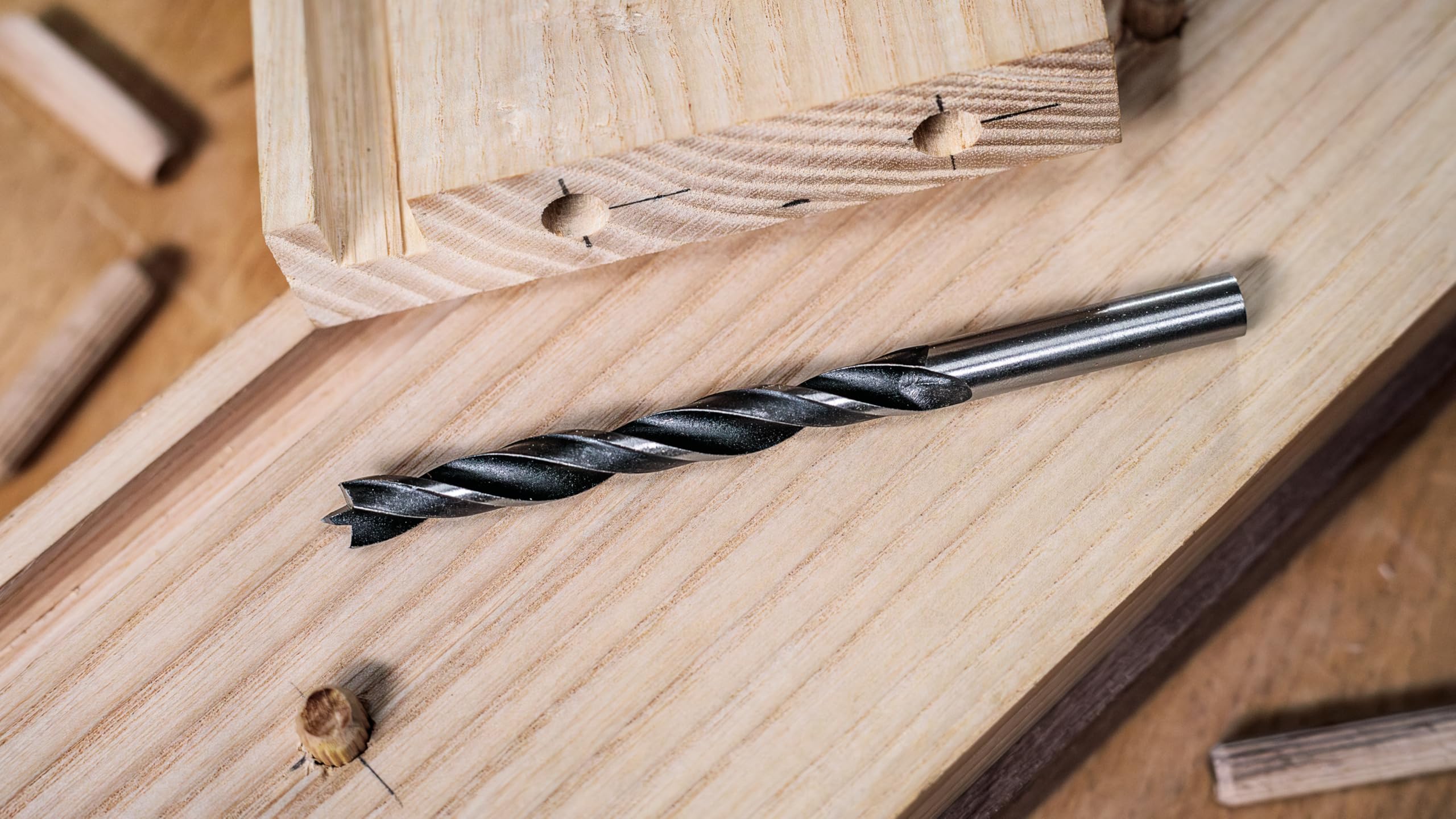Bosch Professional Brad Point Drill Bit for Wood - Ø 24 x 140 x 215 mm - Precision Drilling for Cabinetry and Fine Woodworking