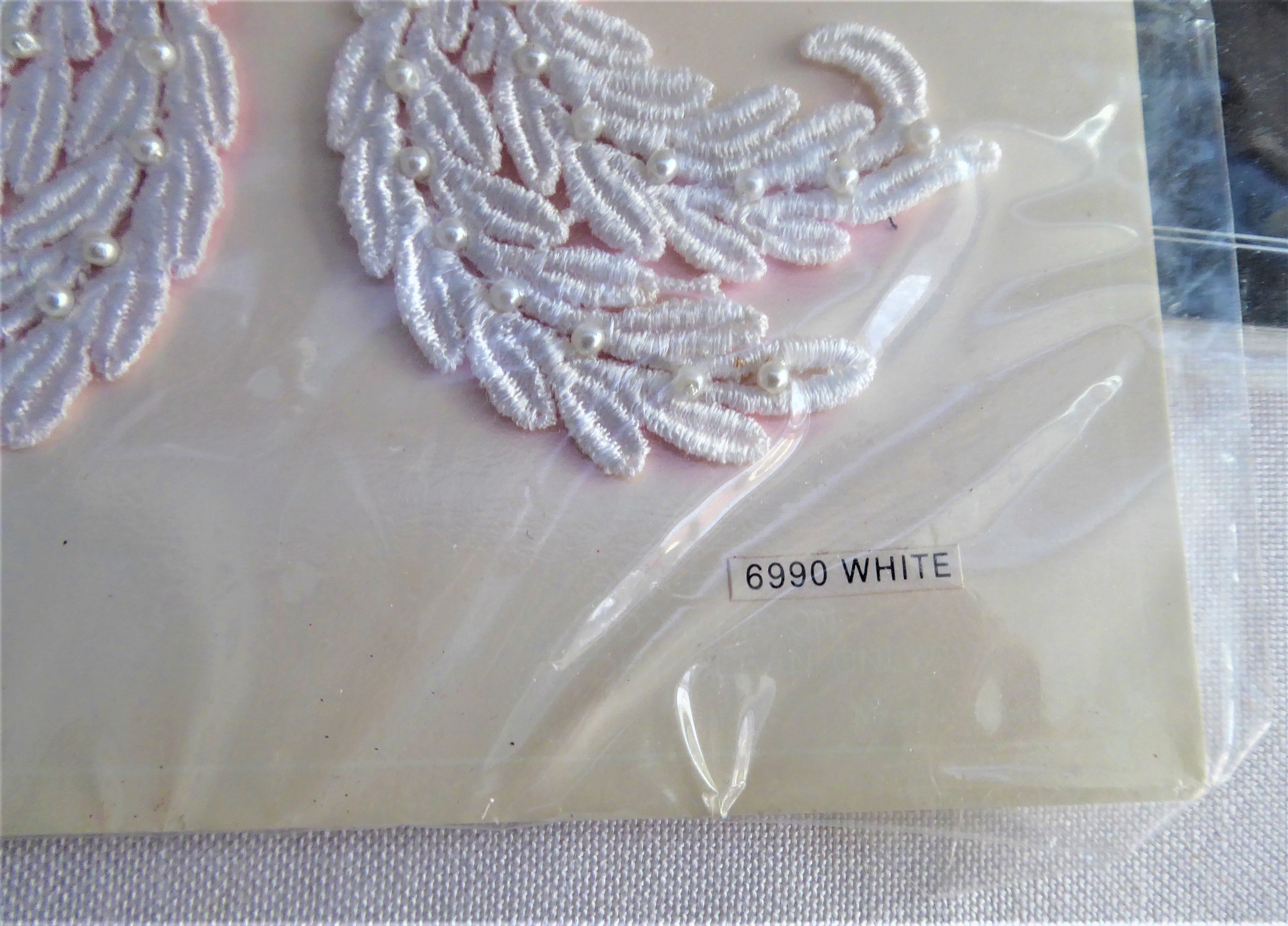 Vintage 1980s Unopened White Pearl Lace Applique Collar - Elegant Lace Inset for DIY Crafts, Wedding Dress Embellishment & Costume Accessories