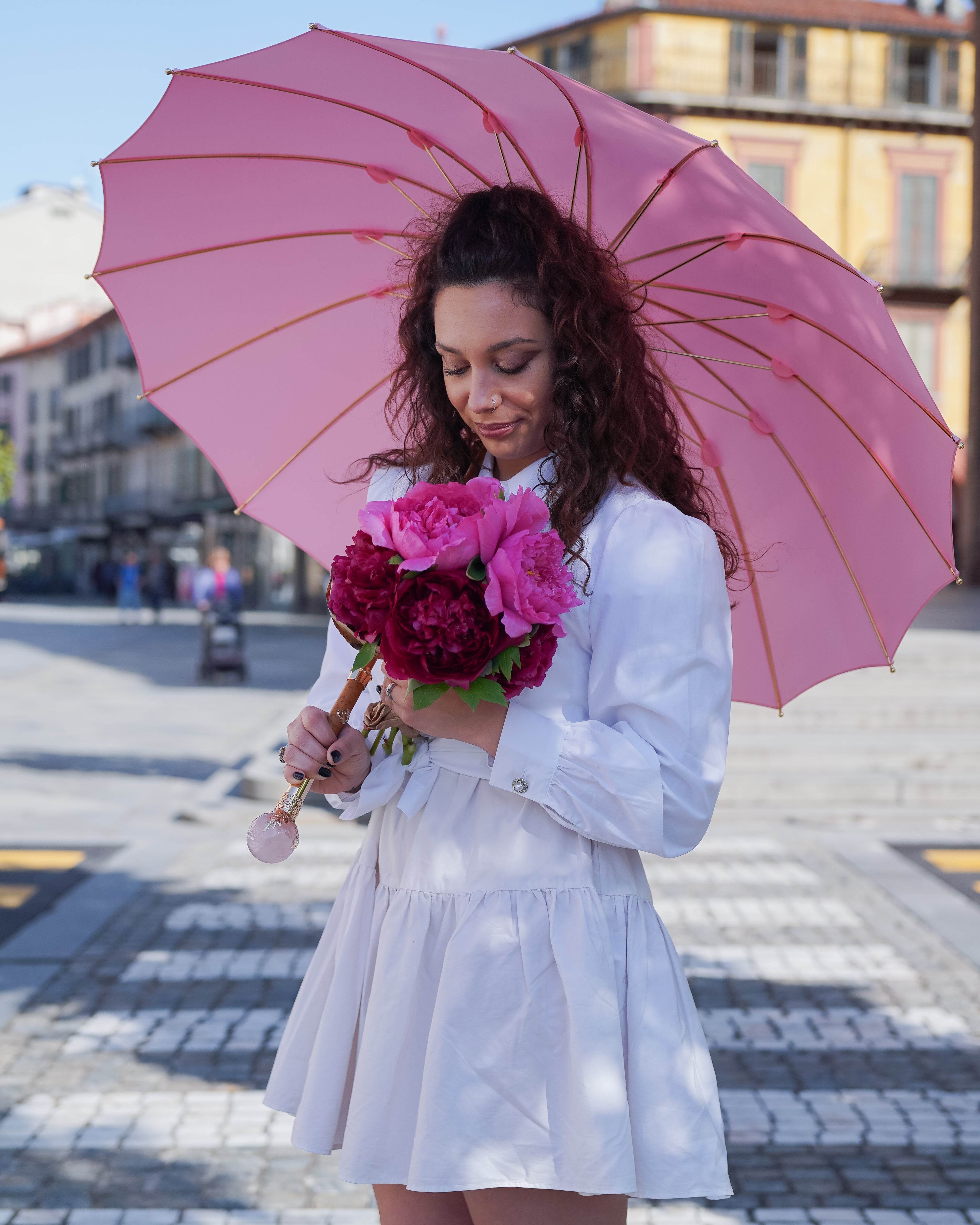Elegant Pink Umbrella with Gold Plated Handle & Quartz Stone - Luxury Waterproof Rain Protection for Women, Perfect for Weddings, Parties & Fashion Events