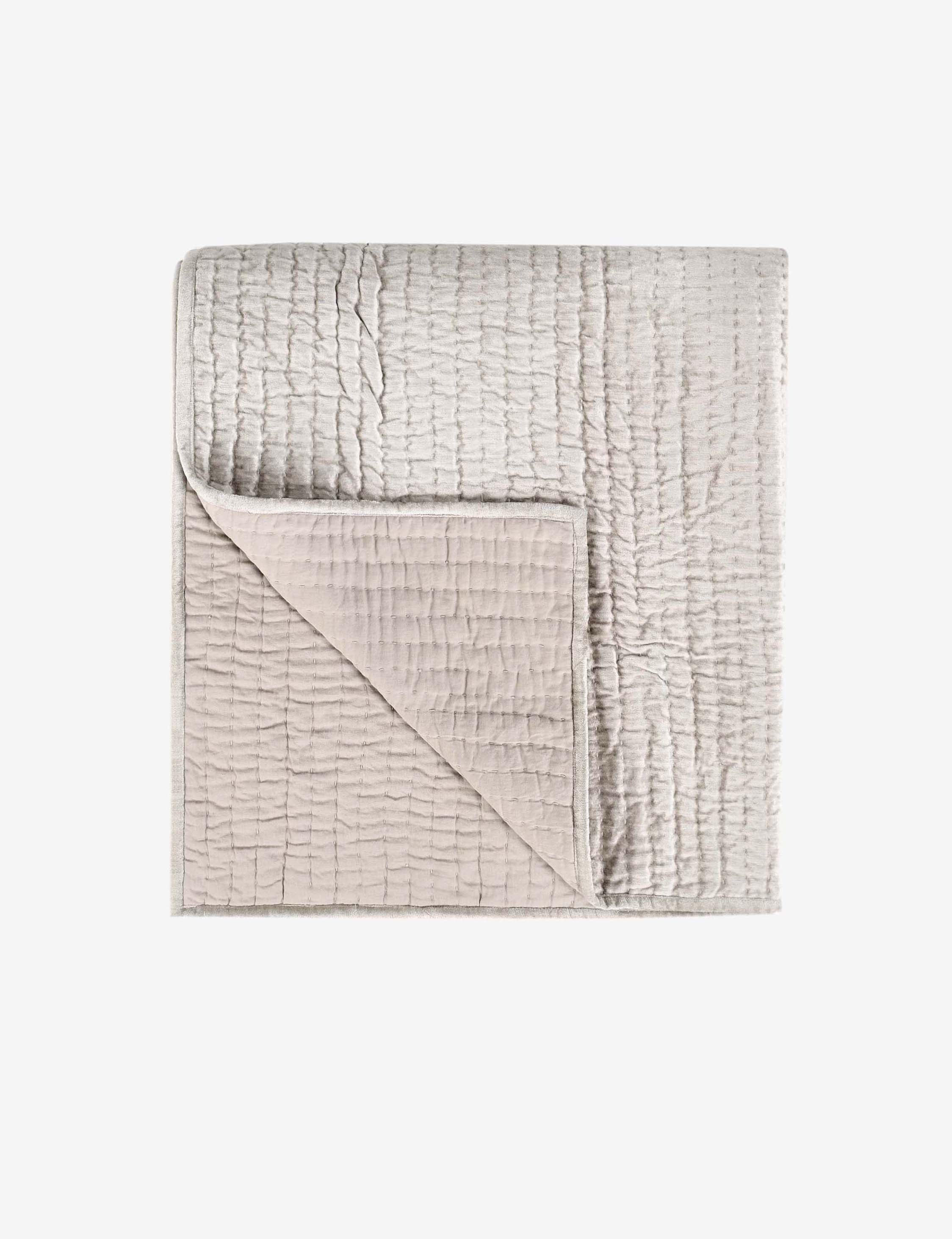 Classic Home Giulia Quilt Set - Luxury Bedding for Master Bedroom & Guest Room, Soft & Breathable Comfort for All Seasons