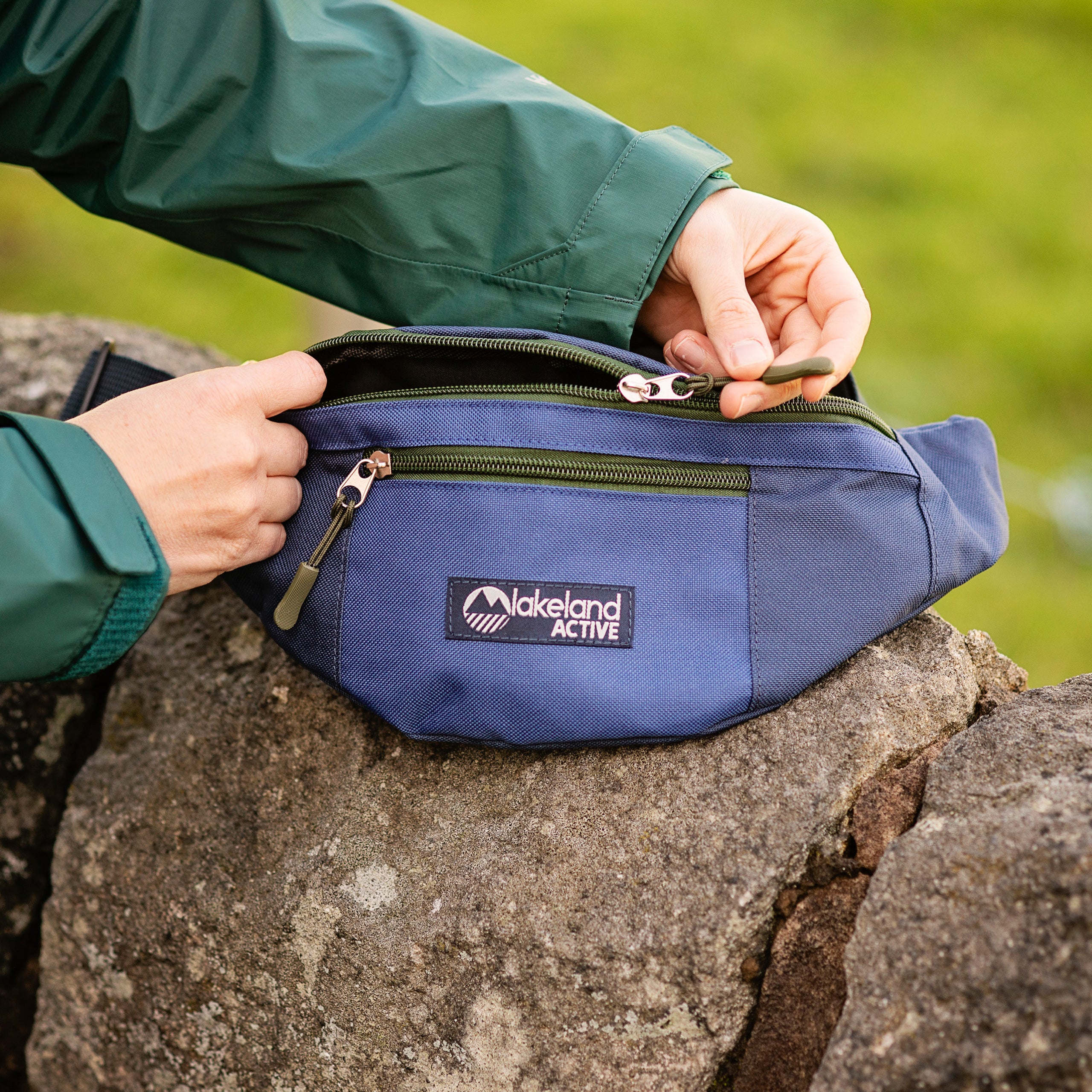 Mossband Lightweight 1.5L Bum Bag Waist Pack - Perfect for Travel, Hiking, Running & Outdoor Activities