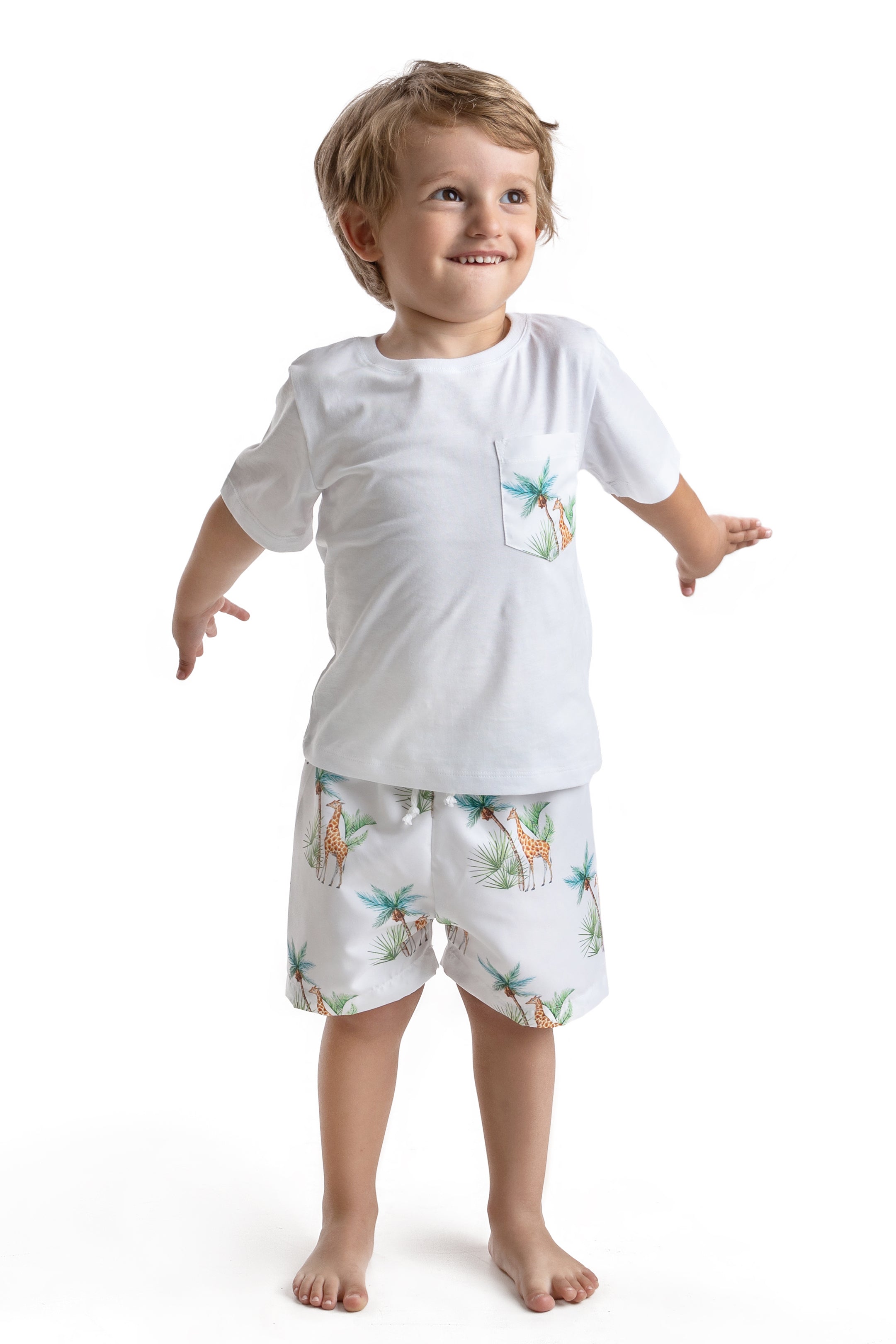 Giraffe Print T-Shirt for Men & Women - Trendy Animal Graphic Tee for Casual Wear, Street Style & Gifts