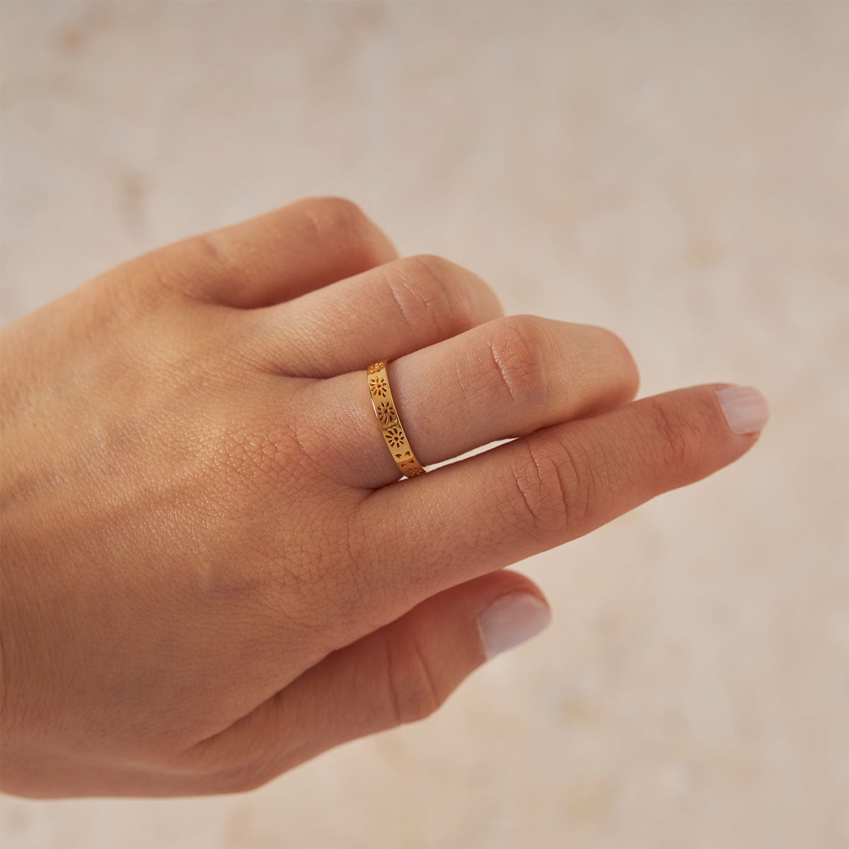 Delicate Daisy Ring - 14K Gold Floral Jewelry for Women, Elegant Gift for Her, Perfect for Weddings, Anniversaries & Everyday Wear