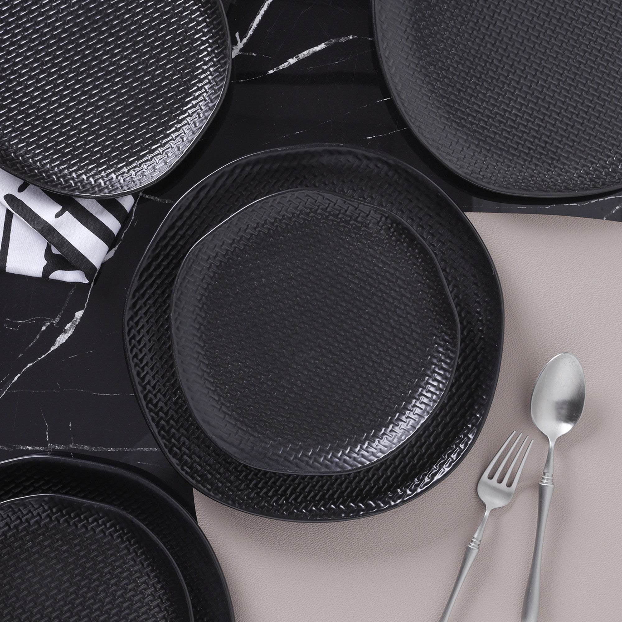 Premium Stoneware Dinner Plates - 10.5 Inch Black Ceramic Plates for Dining, Restaurant & Home Use - Elegant & Durable Dishware for Everyday Meals, Parties & Special Occasions