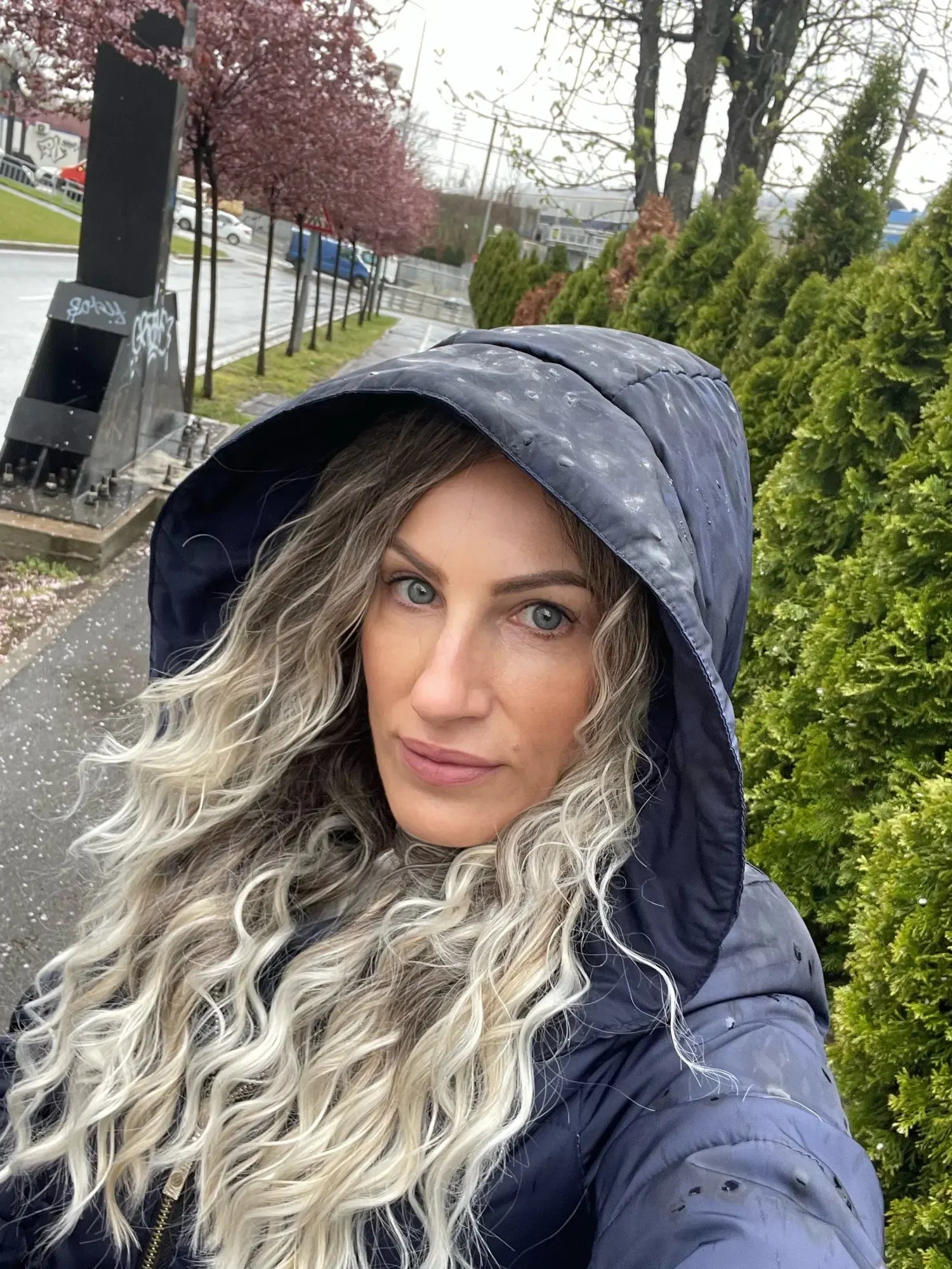 Ash Blonde Synthetic Long Curly Wig for Women - Fluffy Ombre Wave Hairstyle | Perfect for Costume Parties, Carnival, Cosplay & Daily Fashion