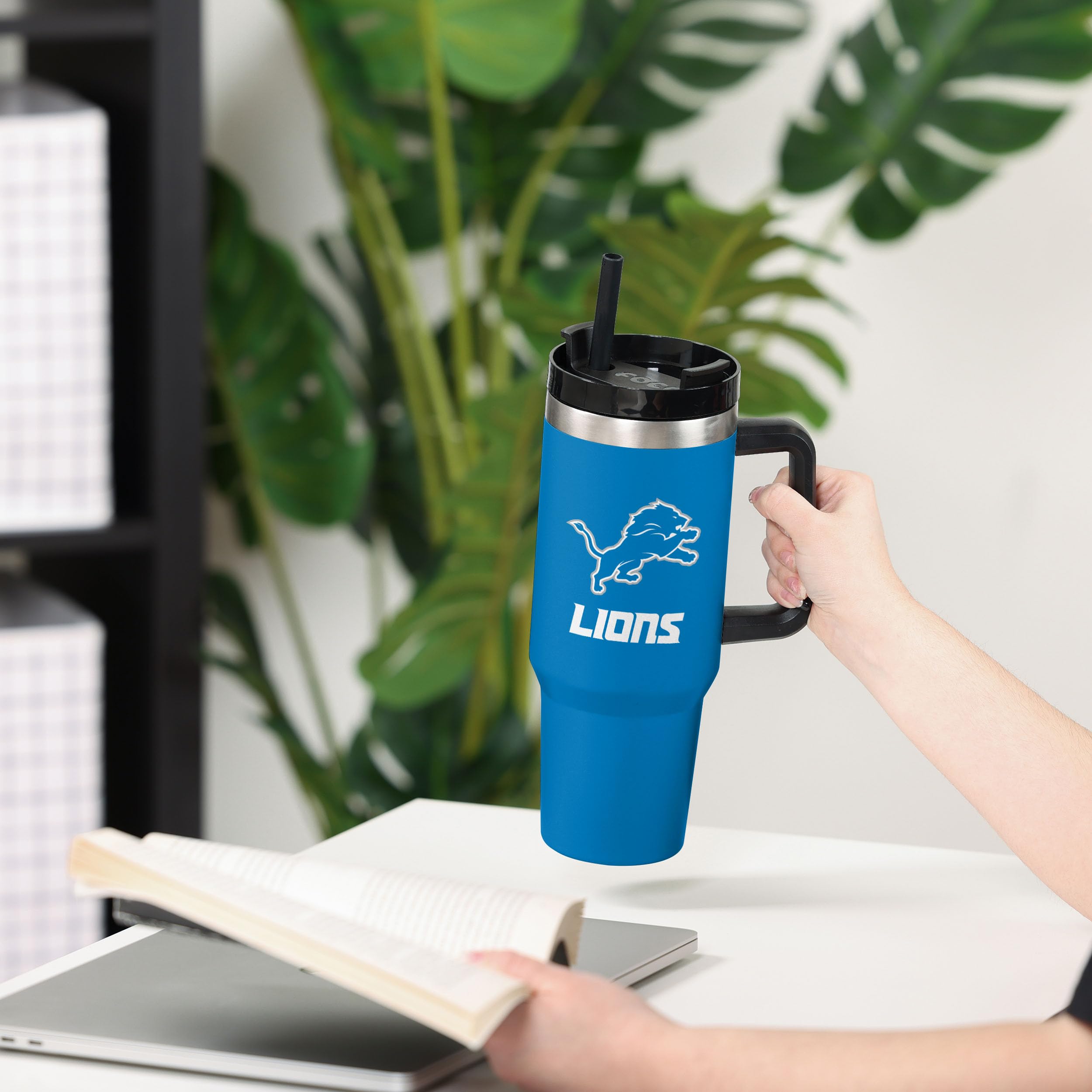 FOCO NFL Team Logo Insulated Travel Mug 40oz XL Tumbler - Unisex Stainless Steel Vacuum Flask for Hot & Cold Drinks - Perfect for Football Games, Office Commute, Camping & Outdoor Activities