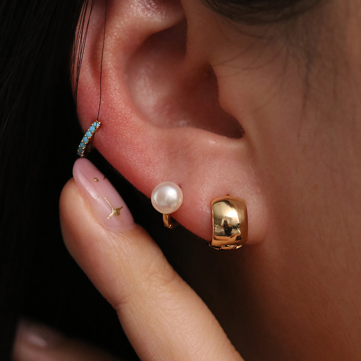 Freshwater Pearl Huggie Earrings for Women - Elegant & Hypoallergenic Pearl Stud Earrings for Daily Wear, Gift, Wedding, or Special Occasions