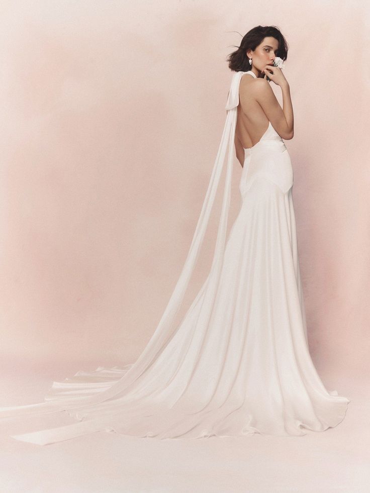 Pronovias Antalya Wedding Dress - Elegant Lace Bridal Gown for Bride, Perfect for Beach Weddings & Destination Ceremonies