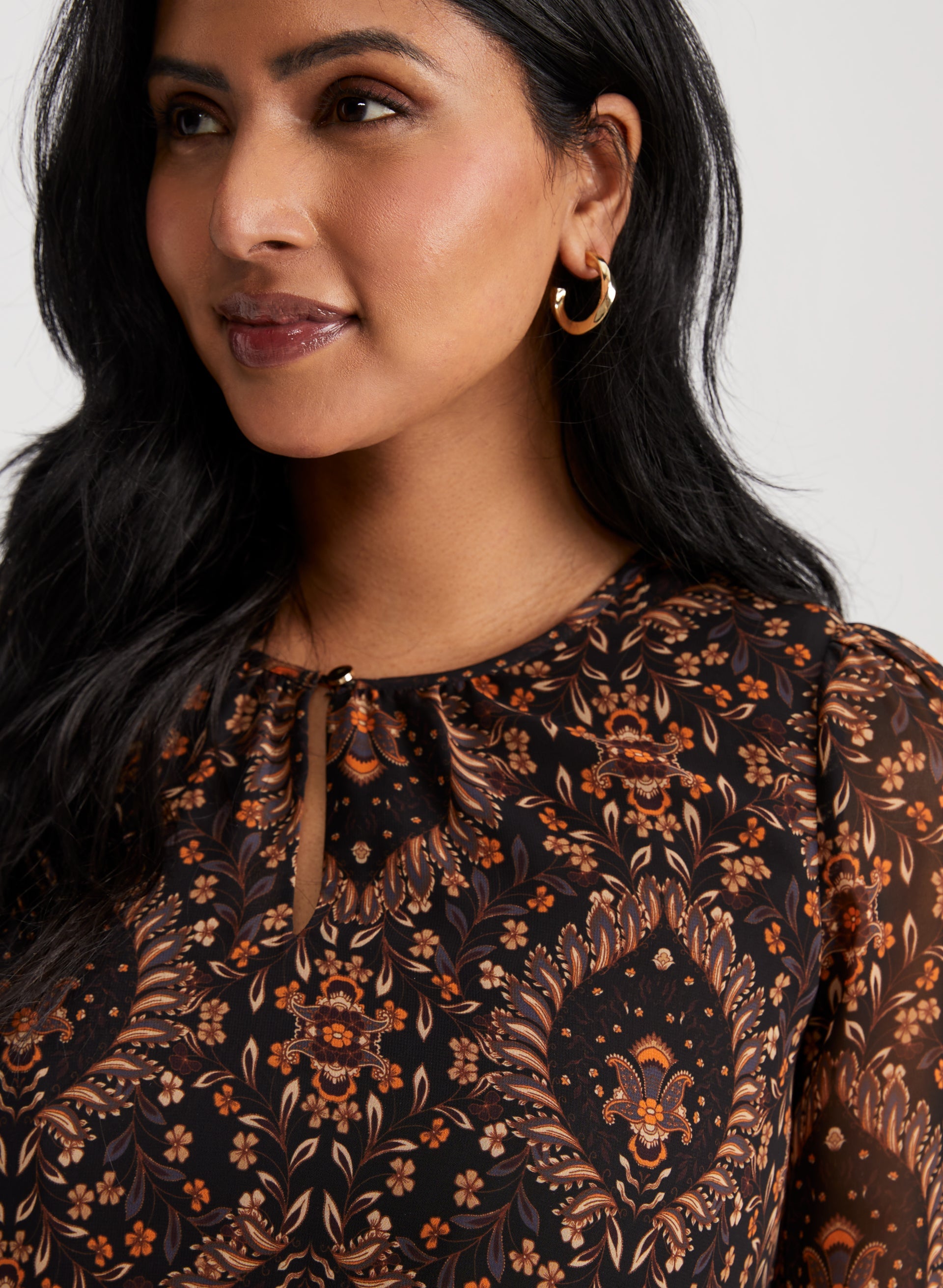 Floral Print Blouse for Women - Elegant Flowy Summer Tops with V-Neck & Short Sleeves - Perfect for Office, Date Night & Casual Outings