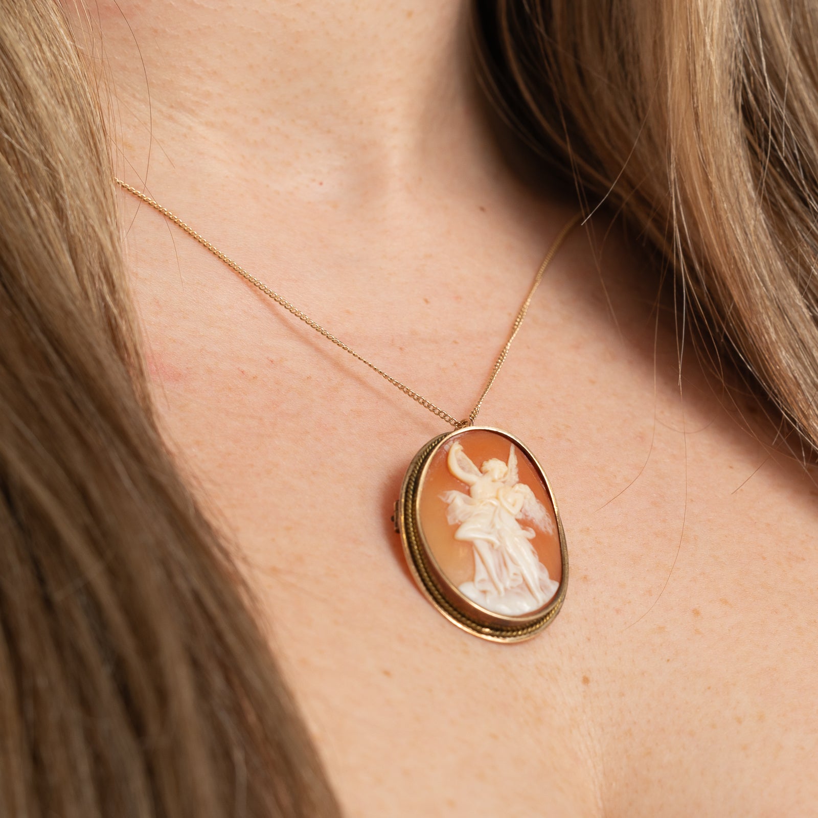 16.00ct Genuine Sea Shell Cameo Convertible Brooch & Pendant Necklace - Vintage Inspired Jewelry for Weddings, Anniversaries & Special Occasions