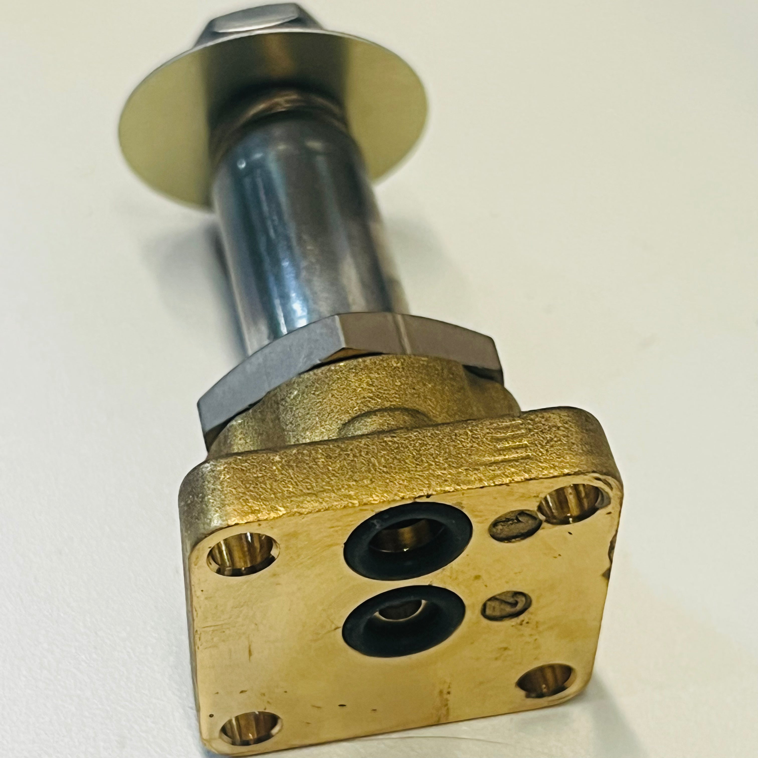 Parker 3-Way Square Base Valve Body with Cylindrical End - Hydraulic Control Valve for Industrial Machinery & Heavy Equipment
