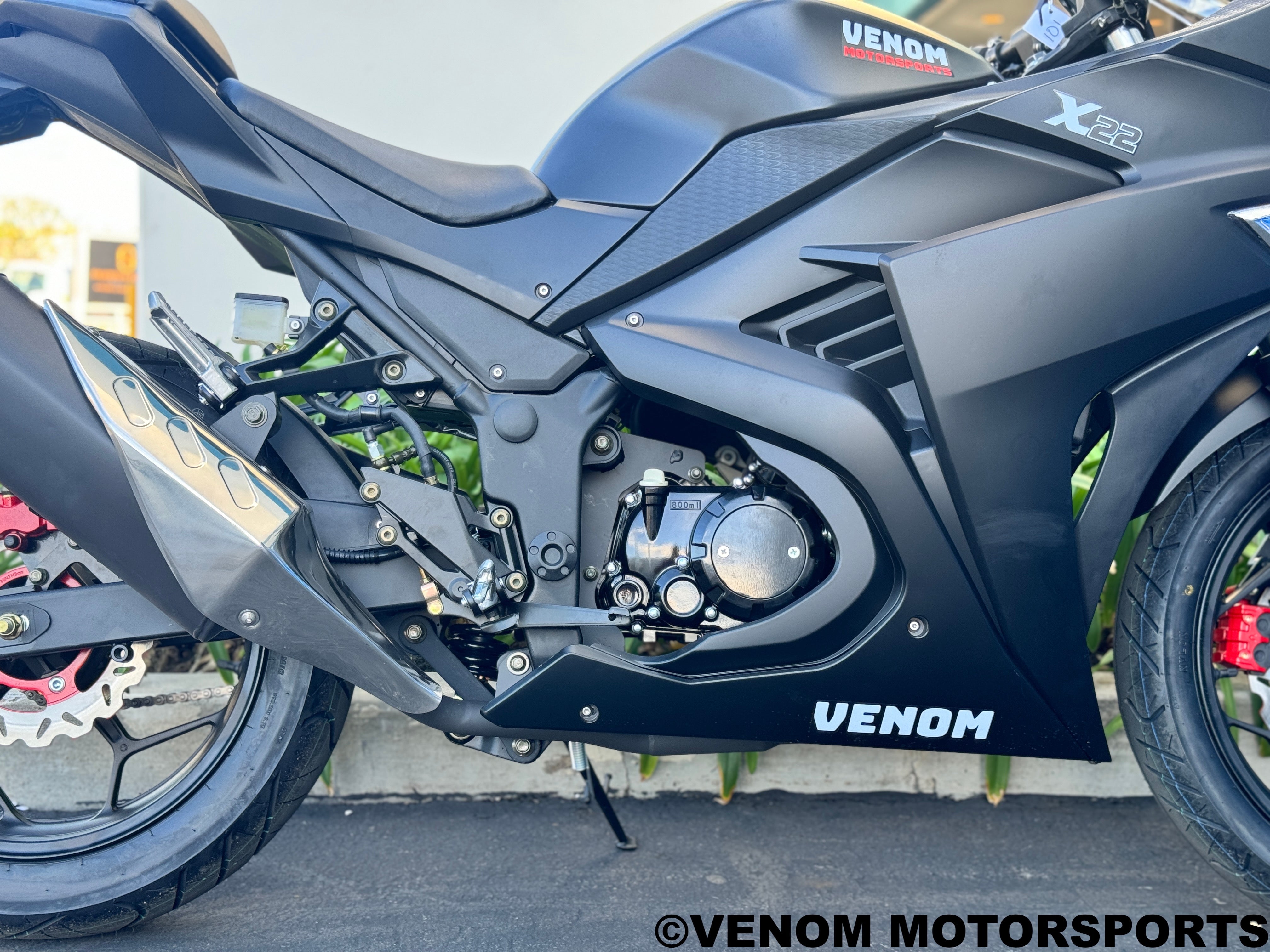 Venom X22 Ninja 125cc 4-Speed Gas-Powered Motorcycle - Perfect for Off-Road Adventures & Commuting
