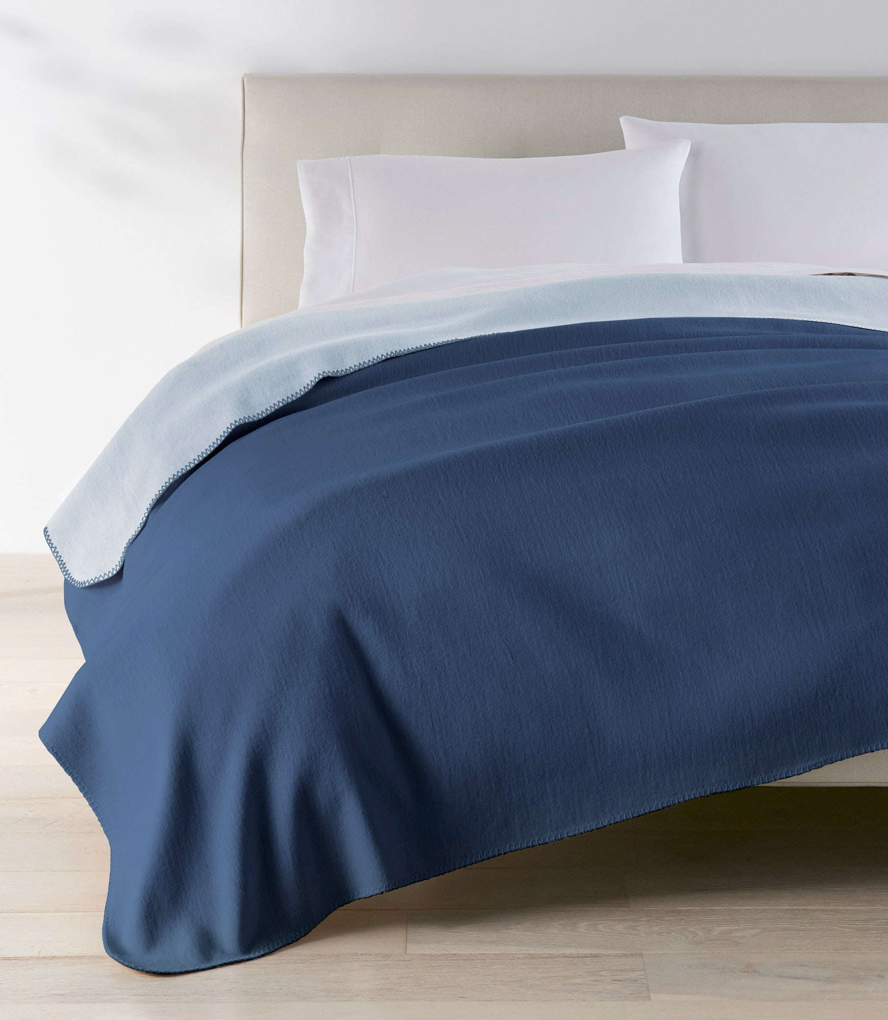 Alta Reversible Cotton Blanket - Soft & Breathable All-Season Throw - Perfect for Bed, Sofa, or Outdoor Picnics