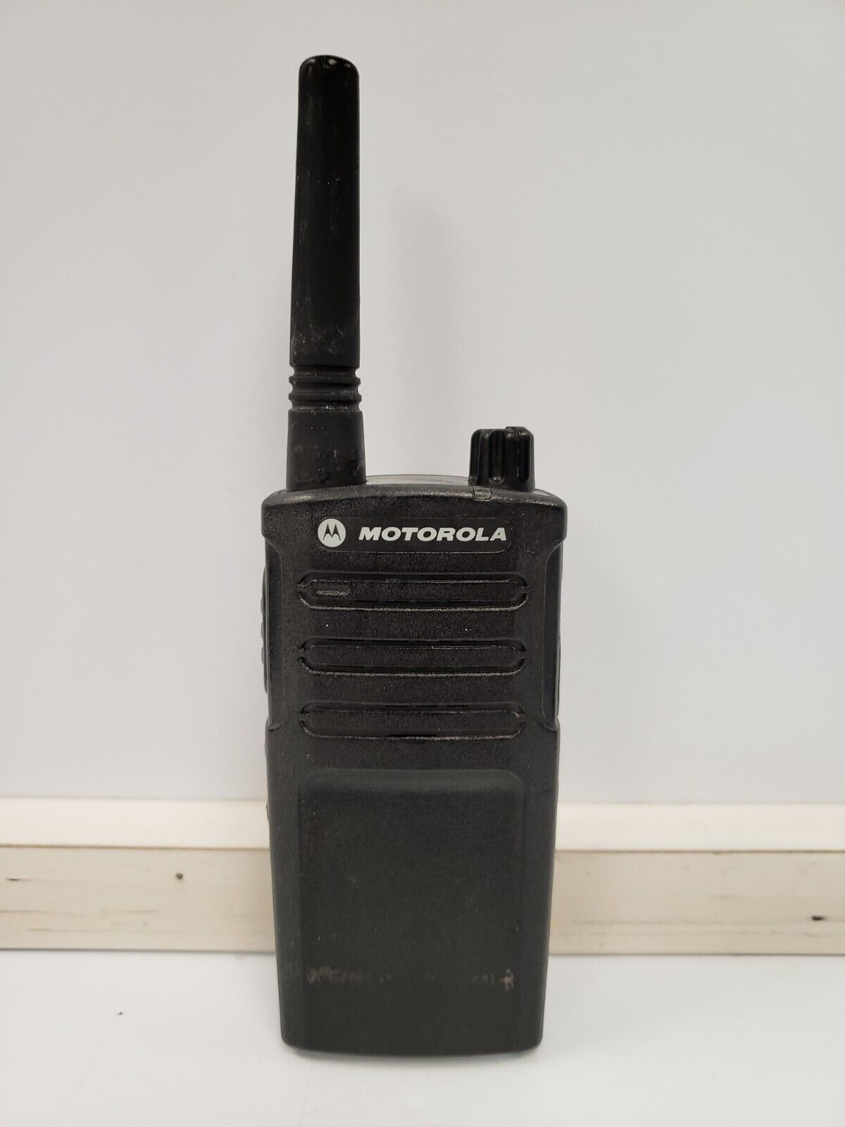 Motorola RMU2043 Two-Way Radio - Long Range Walkie Talkie for Business & Outdoor Adventures - Stay Connected Anywhere