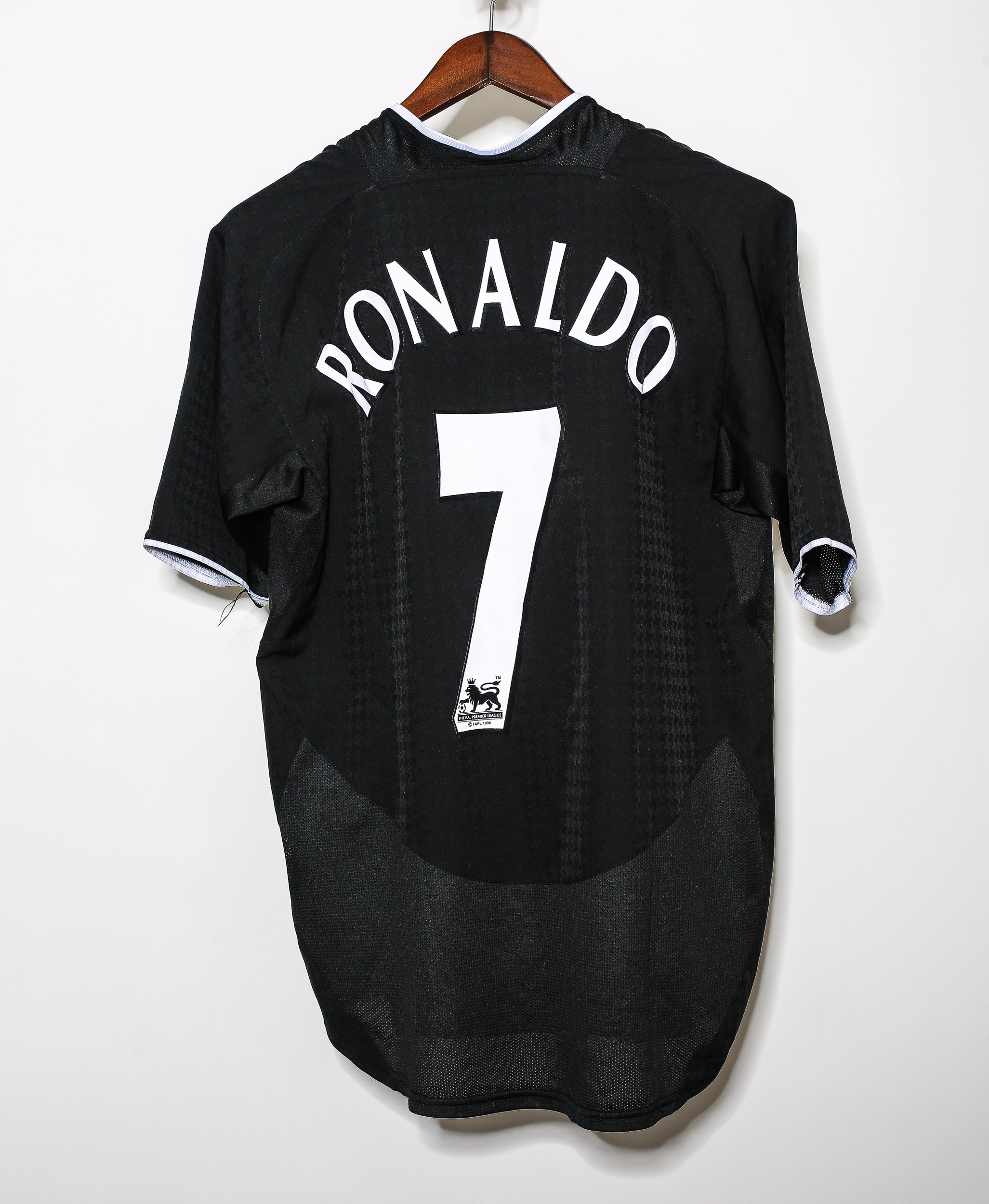 2004 Manchester United Away Jersey #7 Cristiano Ronaldo - Authentic Soccer Shirt for Fans & Collectors - Perfect for Match Days, Cosplay & Sports Memorabilia Display
