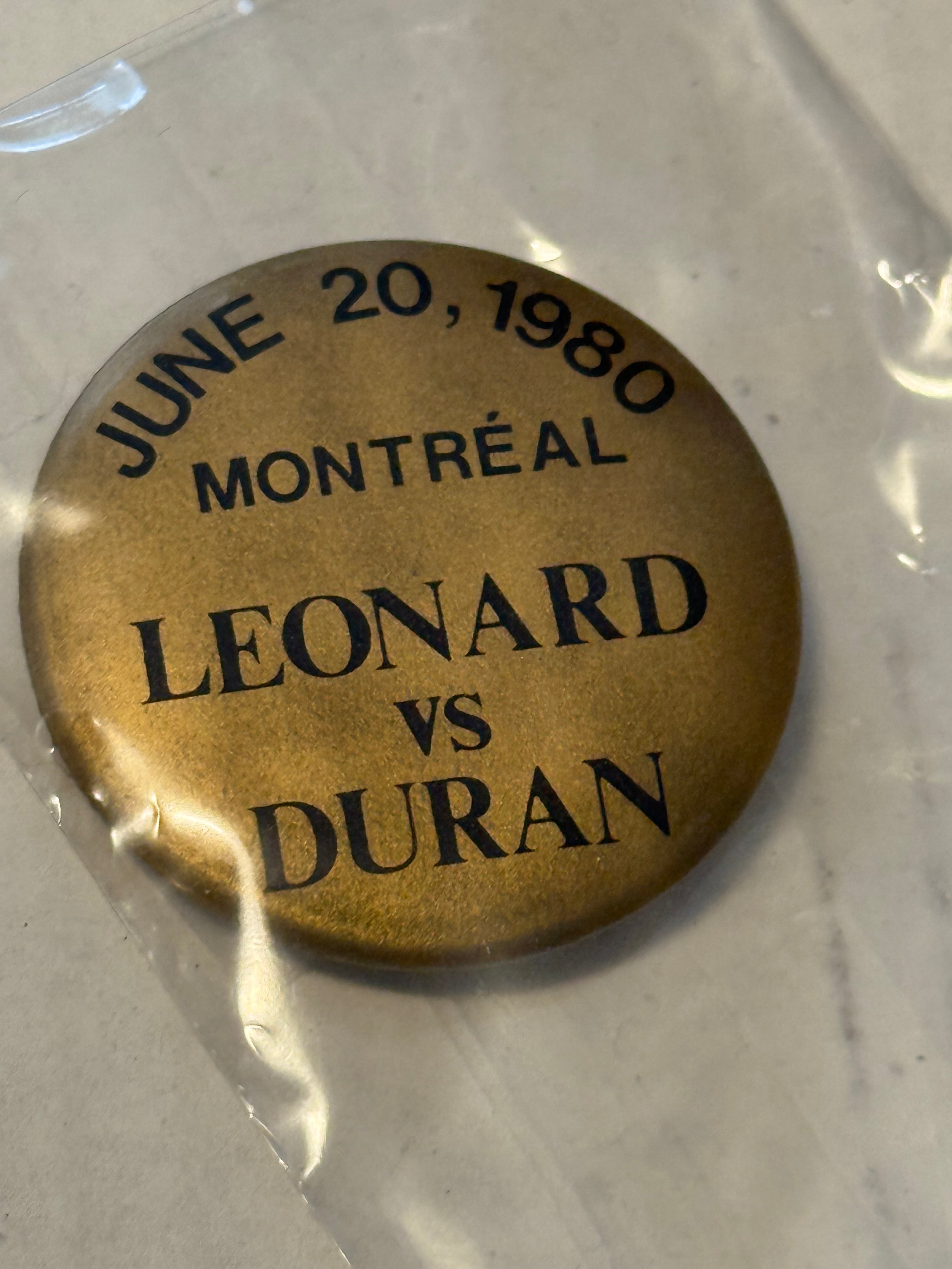 Vintage 1980 Leonard vs Duran Boxing Match Original Button - Authentic Collectible from Montreal Canada Fight - Perfect for Sports Memorabilia Display & Boxing Fan Gifts