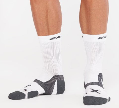 2XU Compression Socks for Men & Women - Graduated Support Crew Length Socks for Running, Travel & Recovery - Improve Circulation & Reduce Fatigue