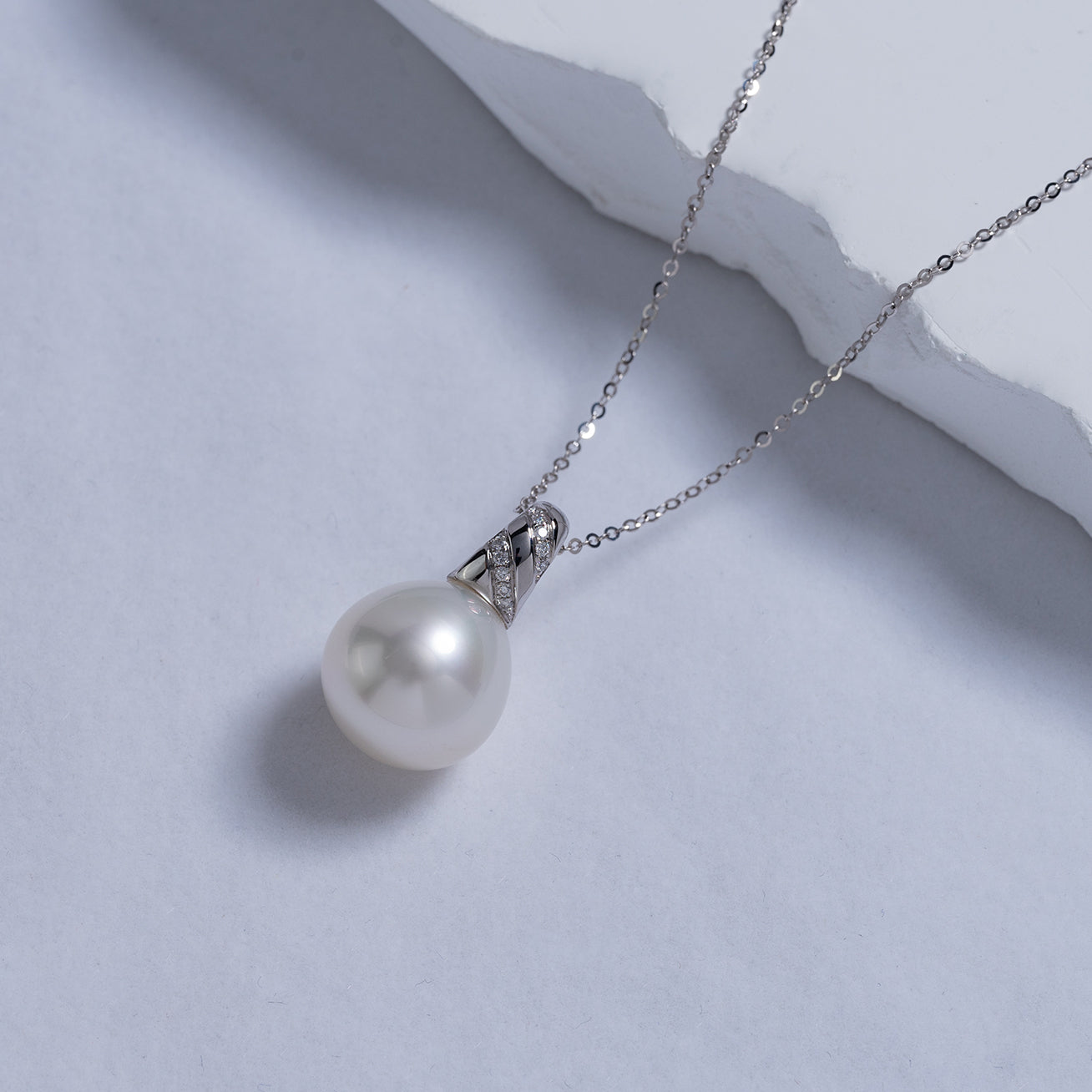 18K Solid Gold Australian White Diamond Saltwater Pearl Necklace - Elegant Bridal Jewelry & Anniversary Gift for Women (KN00136) | Perfect for Weddings, Parties & Special Occasions
