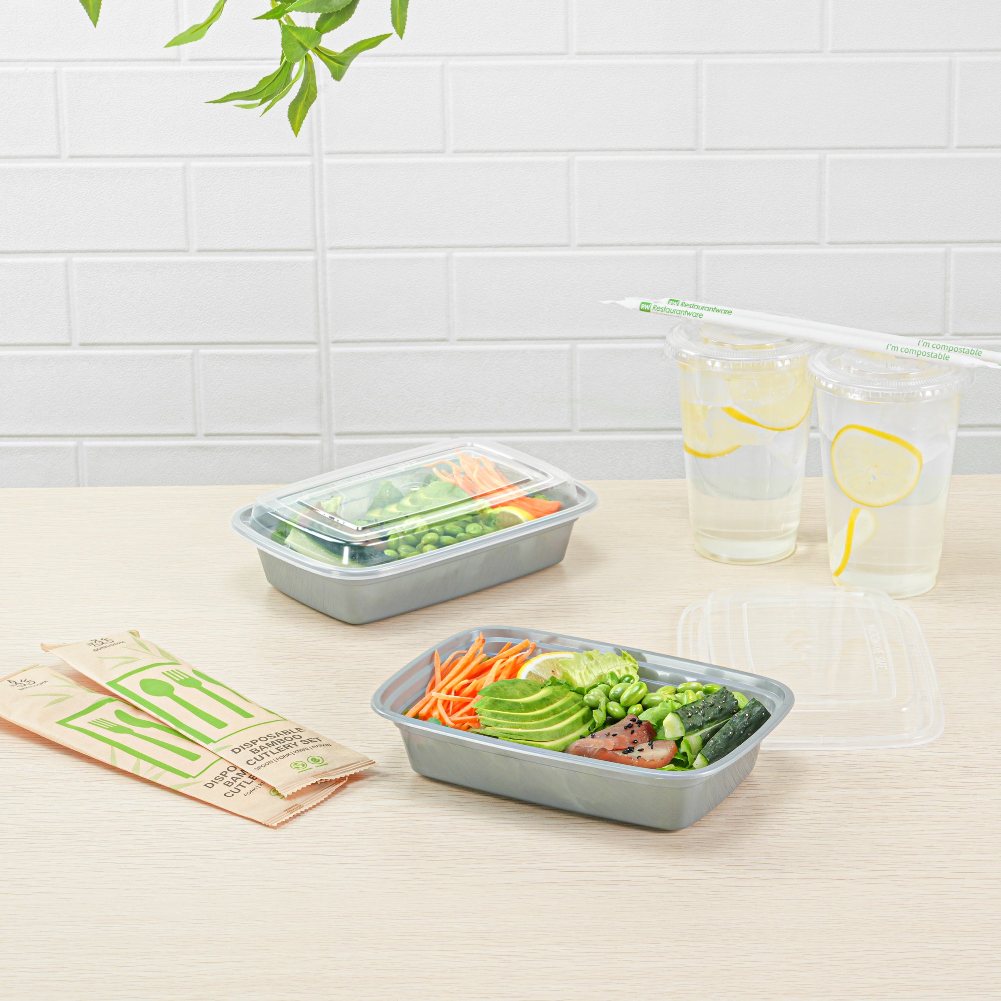 24 oz Rectangle Silver Plastic To-Go Food Containers with Clear Lids - Microwave Safe (8