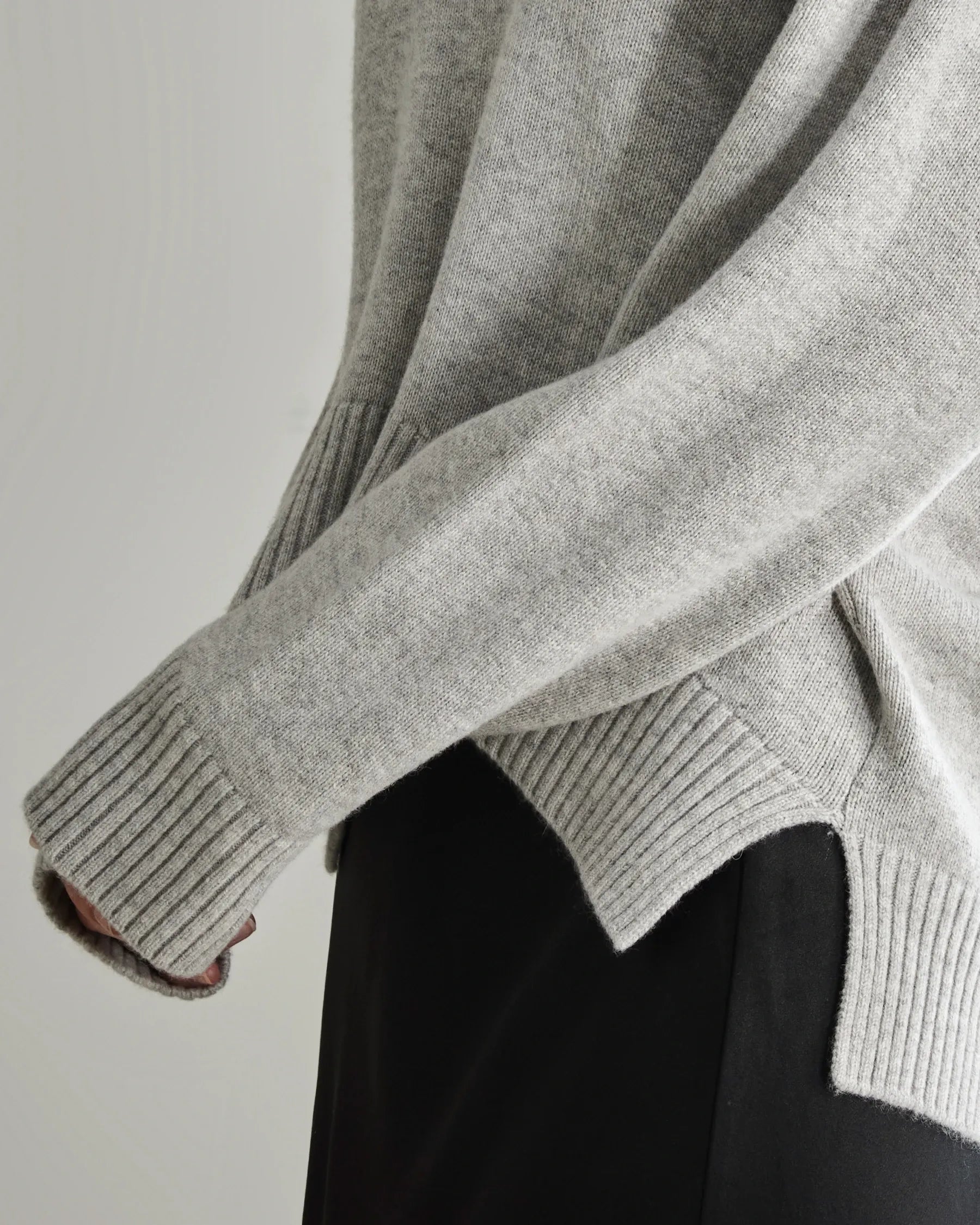 Luxury Oversized V-Neck Cashmere Sweater for Women - Soft & Warm Winter Pullover - Perfect for Casual Outfits, Office Wear & Holiday Gatherings
