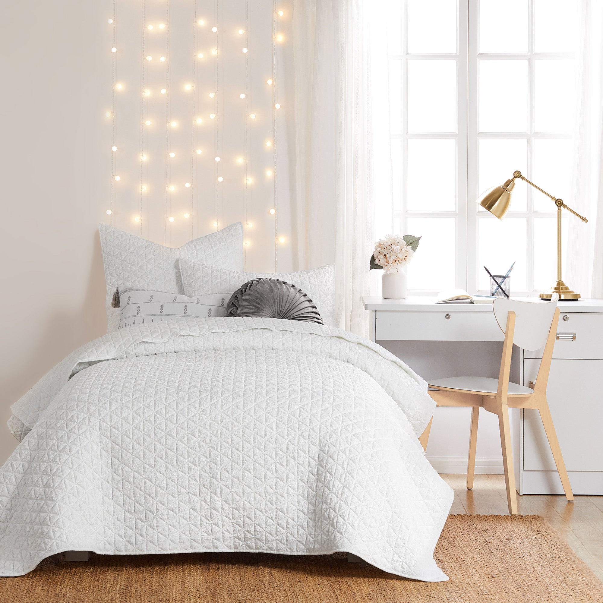 Rowan White Quilt Set - Queen Size Bedding Set with Soft Microfiber, 3-Piece Comforter Set for Cozy Sleep - Perfect for Master Bedroom, Guest Room & Dorm Decor