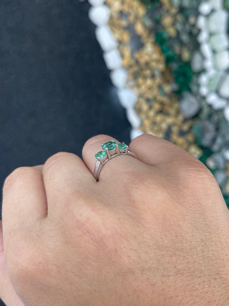 1.65tcw 18K White Gold Prong Emerald Medium Green Round Cut 3 Stone Trilogy Statement Ring for Women - Elegant Wedding, Anniversary, Engagement Jewelry Gift