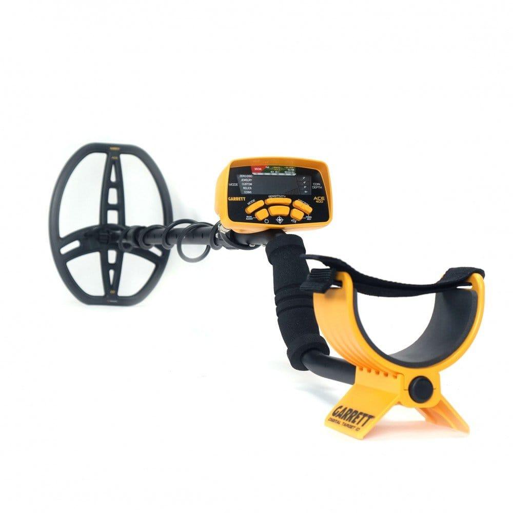 Garrett ACE 400 Metal Detector with AT Pinpointer - Professional Metal Detecting Kit for Treasure Hunting, Beach & Gold Prospecting | Waterproof & Lightweight Design for Outdoor Adventures