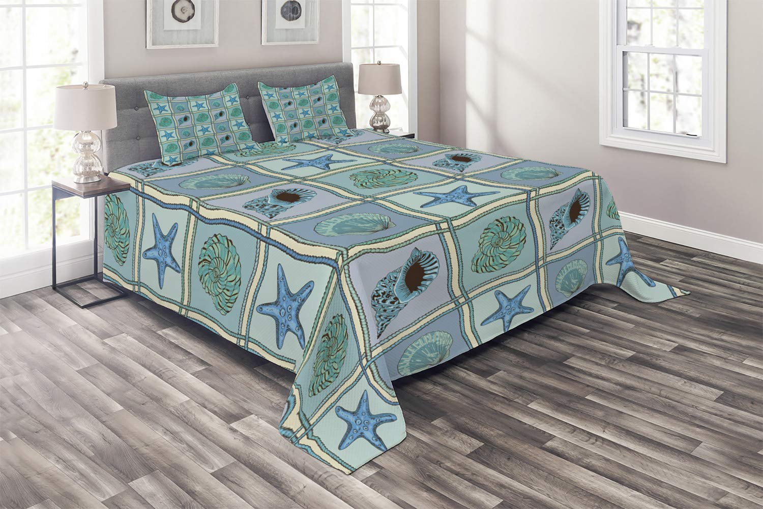 Ambesonne Starfish Quilt Set - King Size 3-Piece Bedspread with 2 Pillow Shams, Marine Patchwork Design Featuring Starfish & Seashell Print, Colorful Coastal Decor for Beach House, Guest Room or Master Bedroom