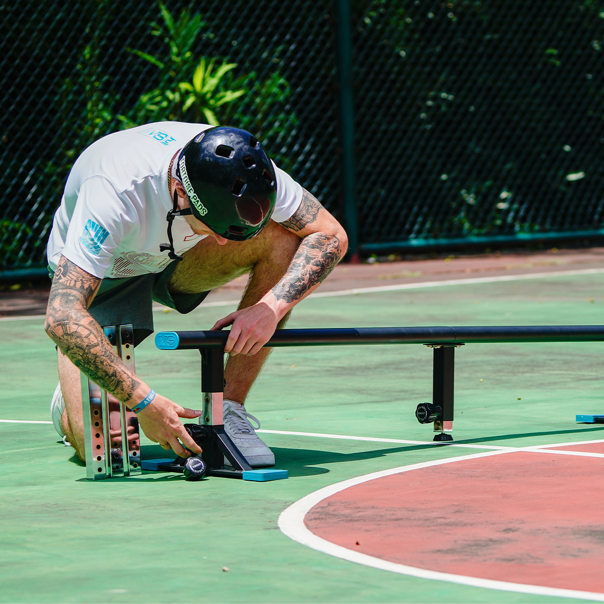 Invert Supreme Portable Grind Rail - Lightweight Skateboard Training Rail for Street & Park Tricks - Perfect for Beginners & Pro Skaters at Home or Skatepark