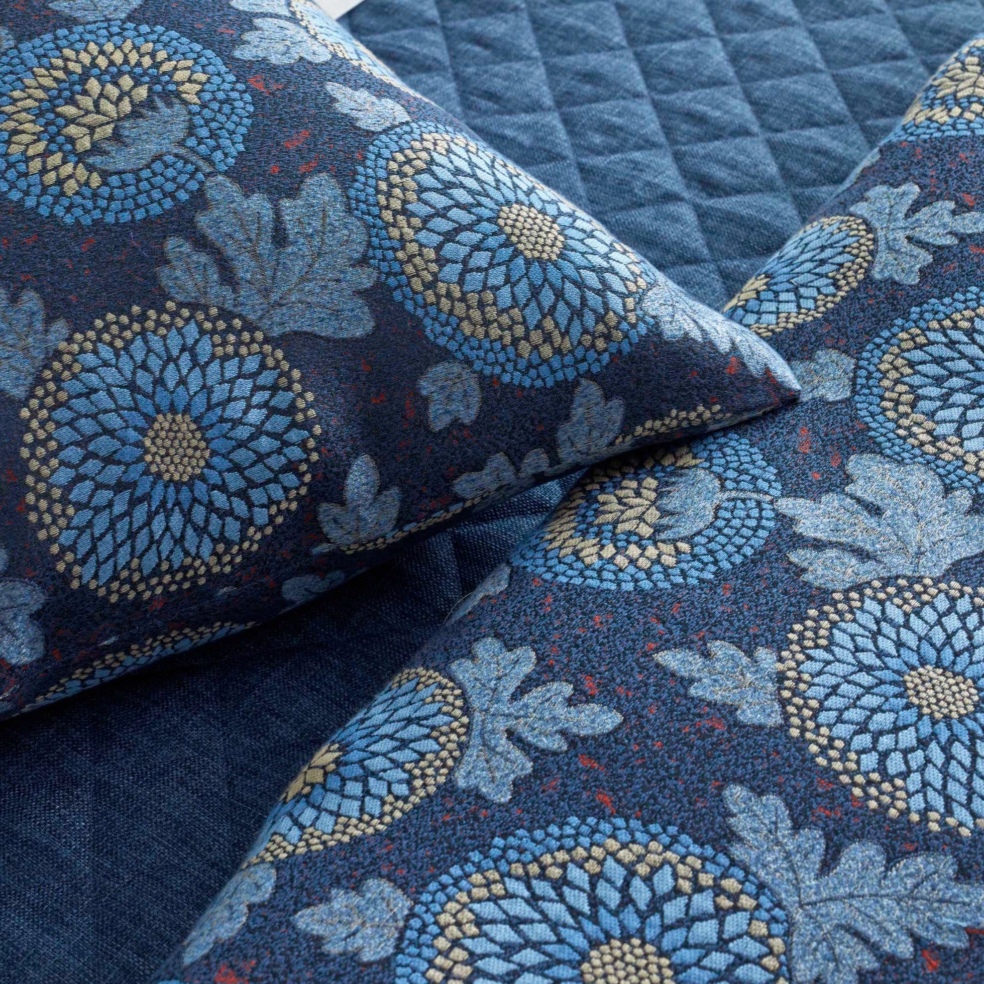 Blossom Throw Blanket - Soft Floral Design Cozy Throw for Couch, Bed & Home Decor - Perfect for Living Room, Bedroom & Gift Giving