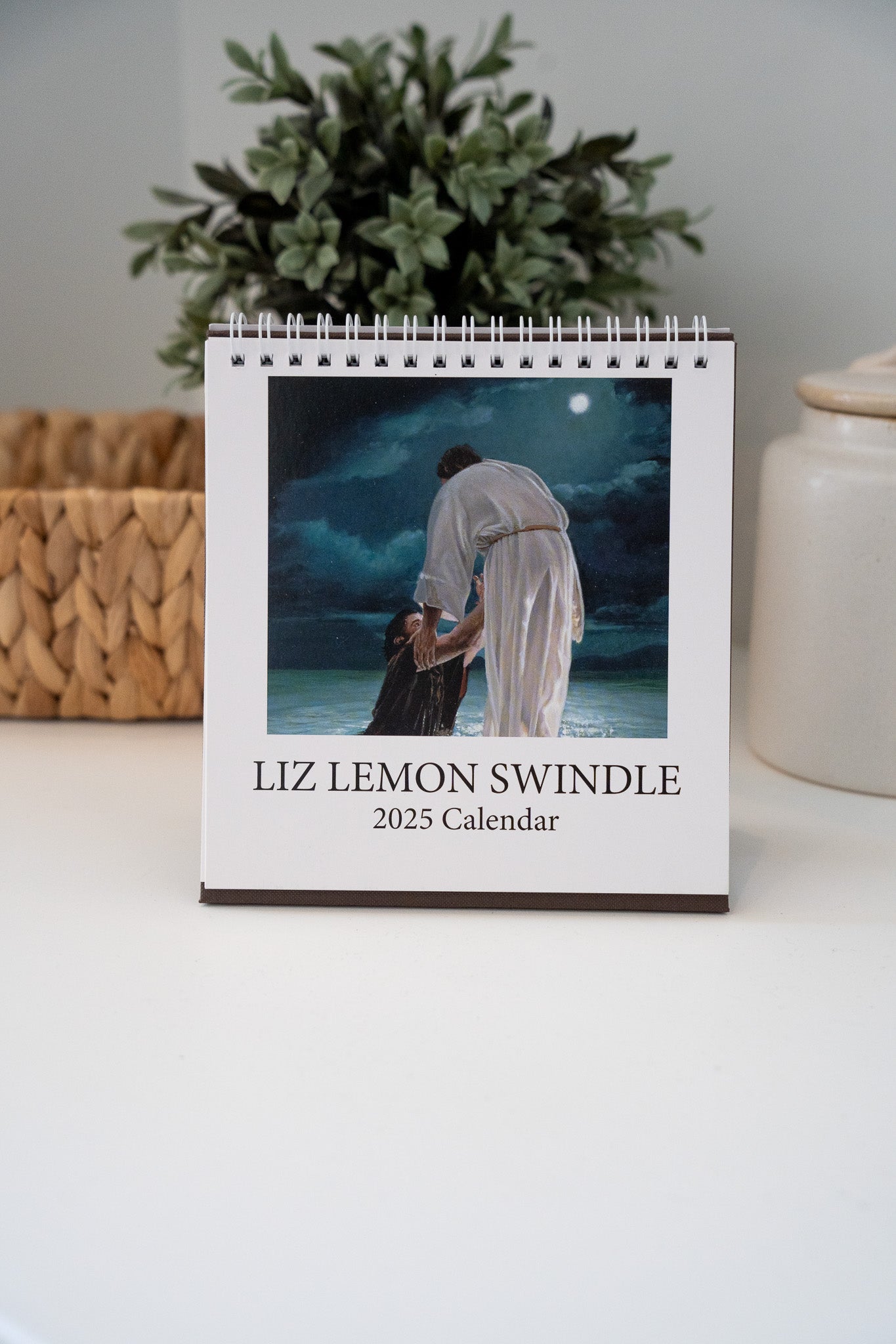 Liz Lemon Swindle 2025 Desktop Calendar - Inspirational Art & Scripture Quotes for Home, Office, or Gift (8.5x11 Inches)