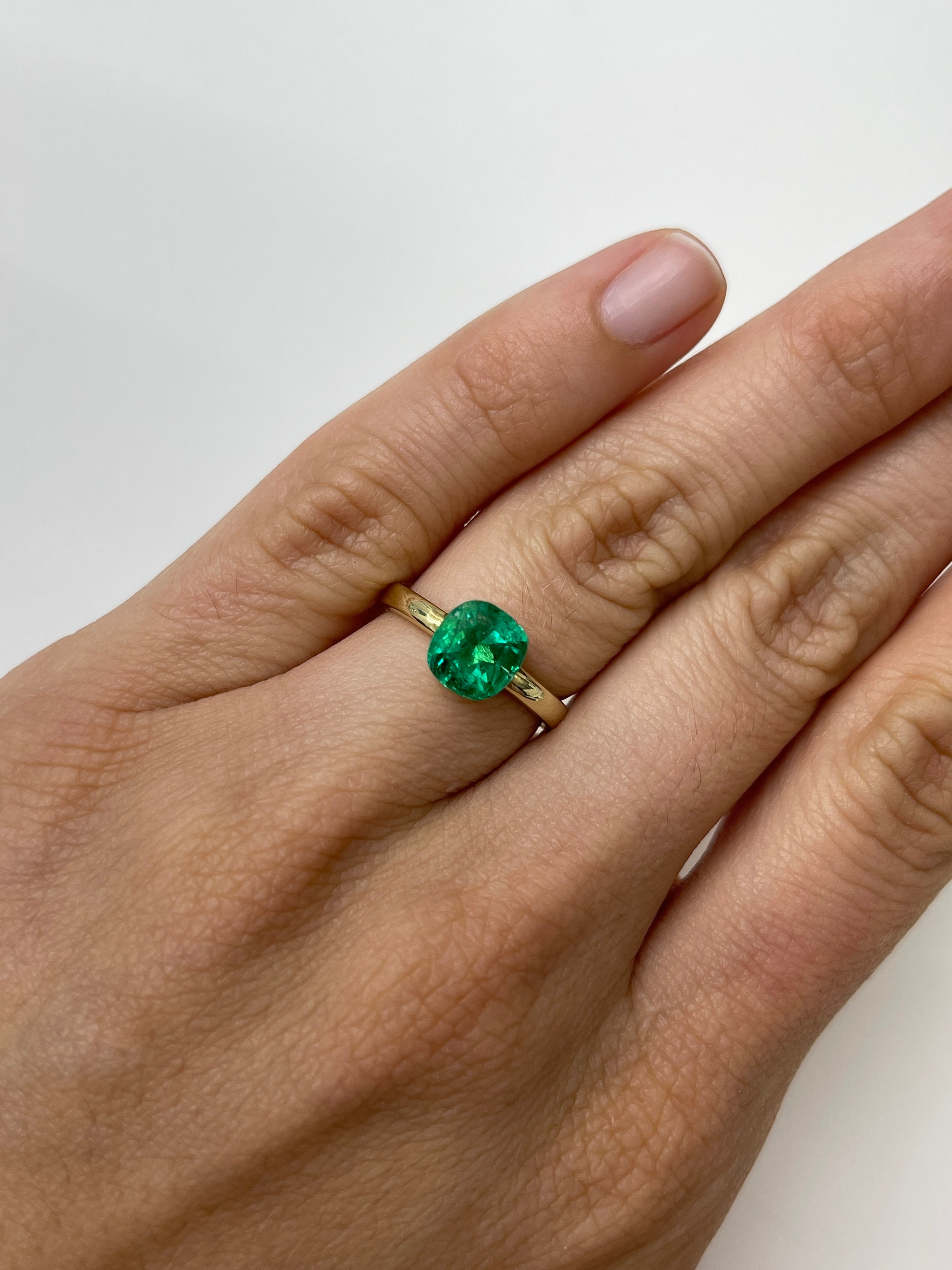 2.13 Carat 8x7.5mm Muzo Green Natural Colombian Loose Emerald Cushion Cut Gemstone for Jewelry Making, Engagement Rings & Luxury Gifts
