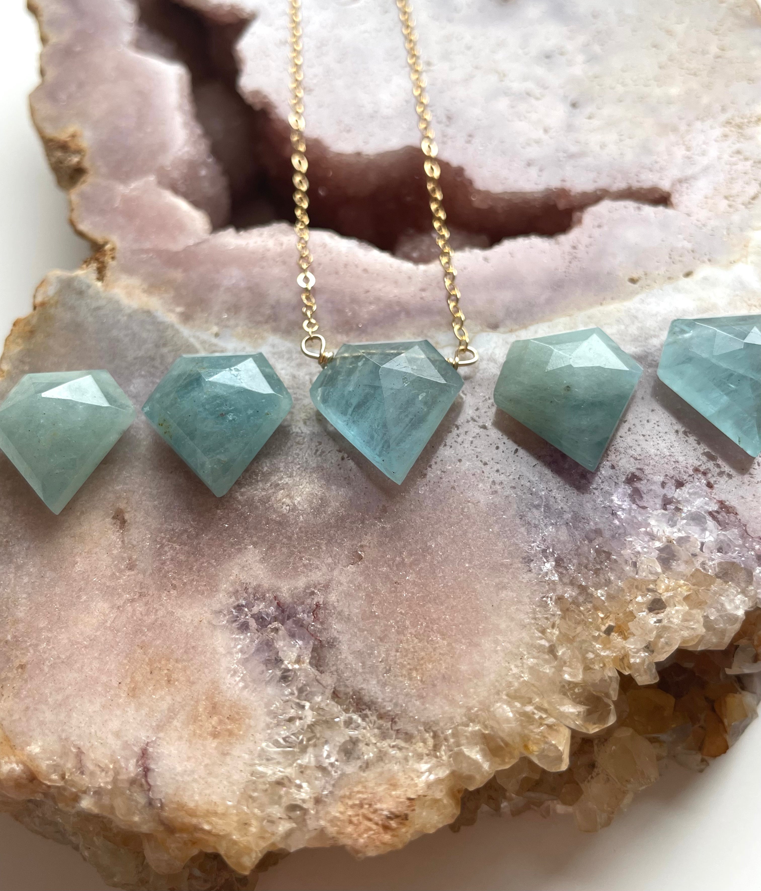 Natural Raw Aquamarine Pendant Necklace - March Birthstone Jewelry for Women, Birthday Gift, Healing Crystal, Boho Chic Style | Perfect for Everyday Wear, Special Occasions & Spiritual Healing