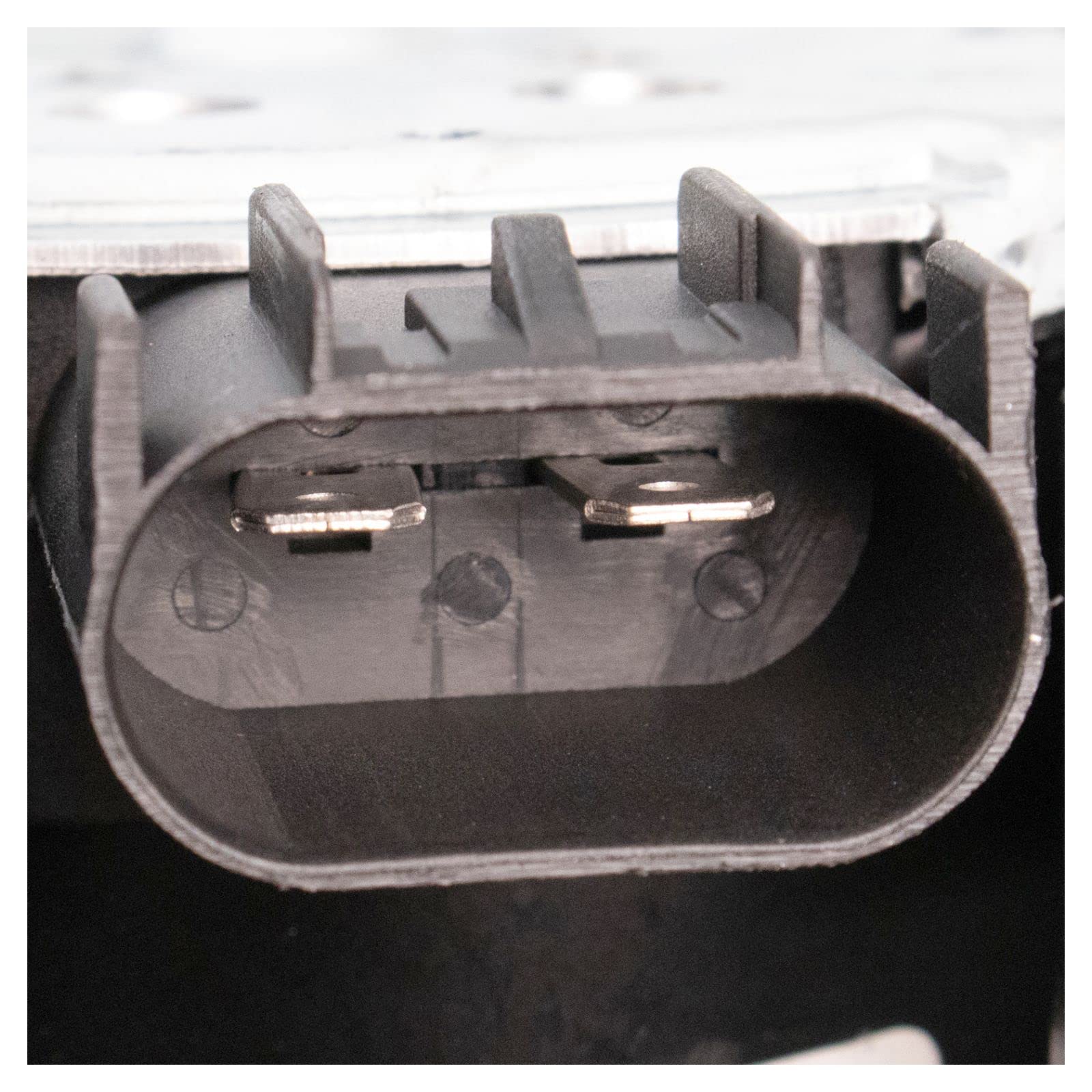 2007-2008 Chevrolet Avalanche Tahoe & GMC Sierra 1500 Radiator Dual Cooling Fan Assembly Replacement - GM3115211 - Perfect for Engine Overheating Prevention & Off-Road Vehicle Cooling