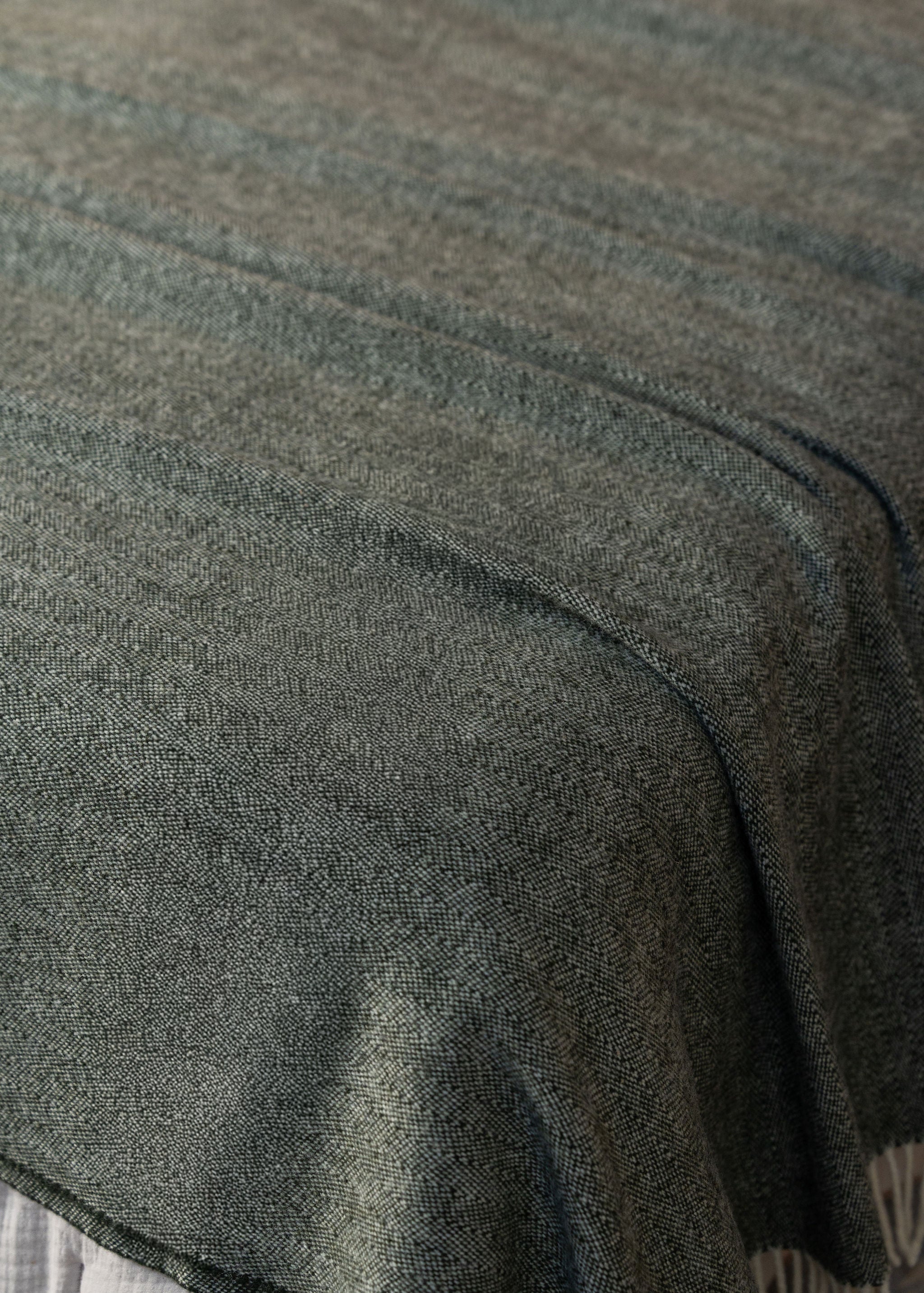 Premium Serra da Estrela Wool Throw Blanket & Bed Cover - Soft Olive Green Luxury Blanket for Bed, Sofa & Couch - Cozy Winter Warmth for Home Decor & Gift Giving