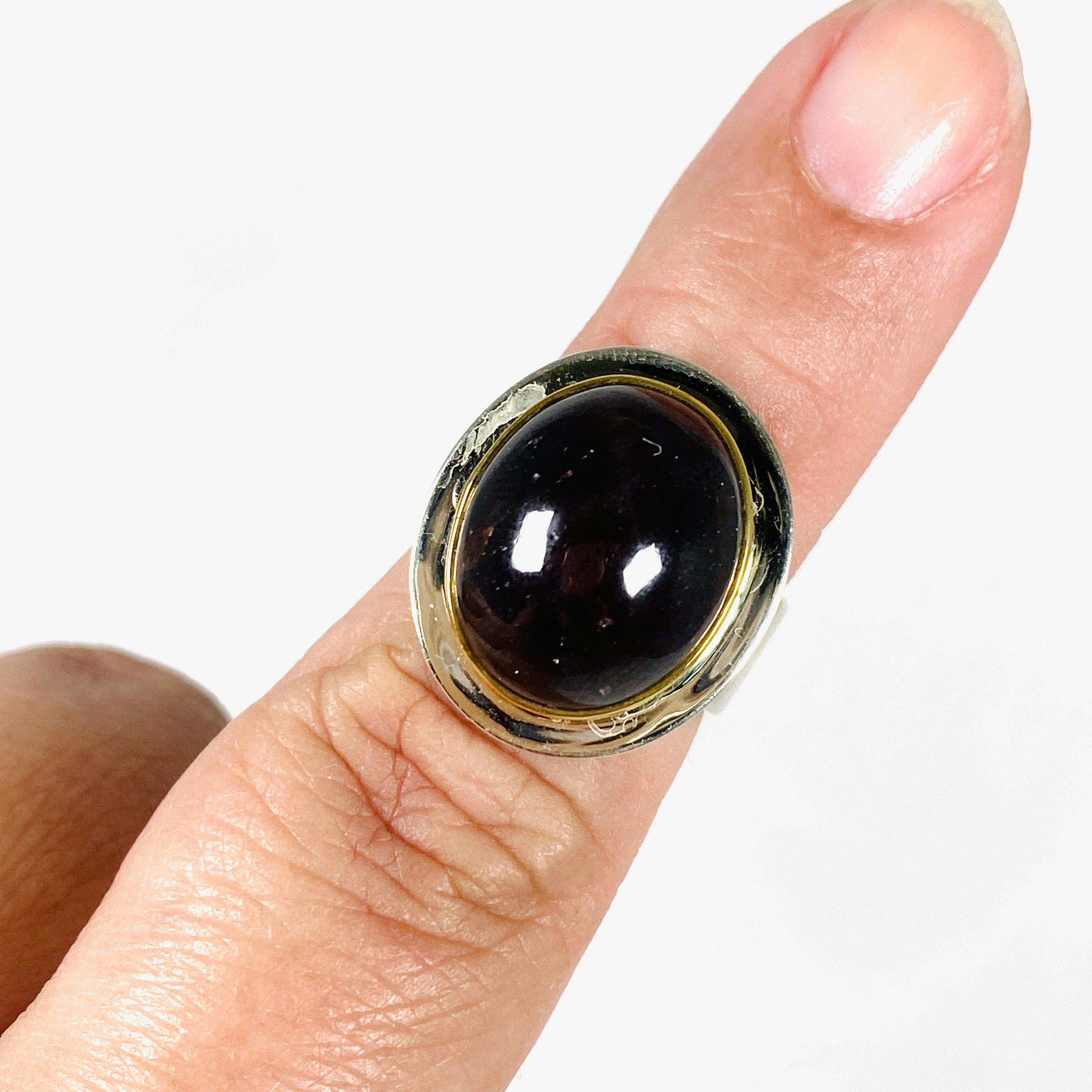 Garnet Oval Ring with Brass Detailing - Size 7 KRGJ3077 - Elegant Jewelry for Women, Perfect for Weddings, Parties & Special Occasions